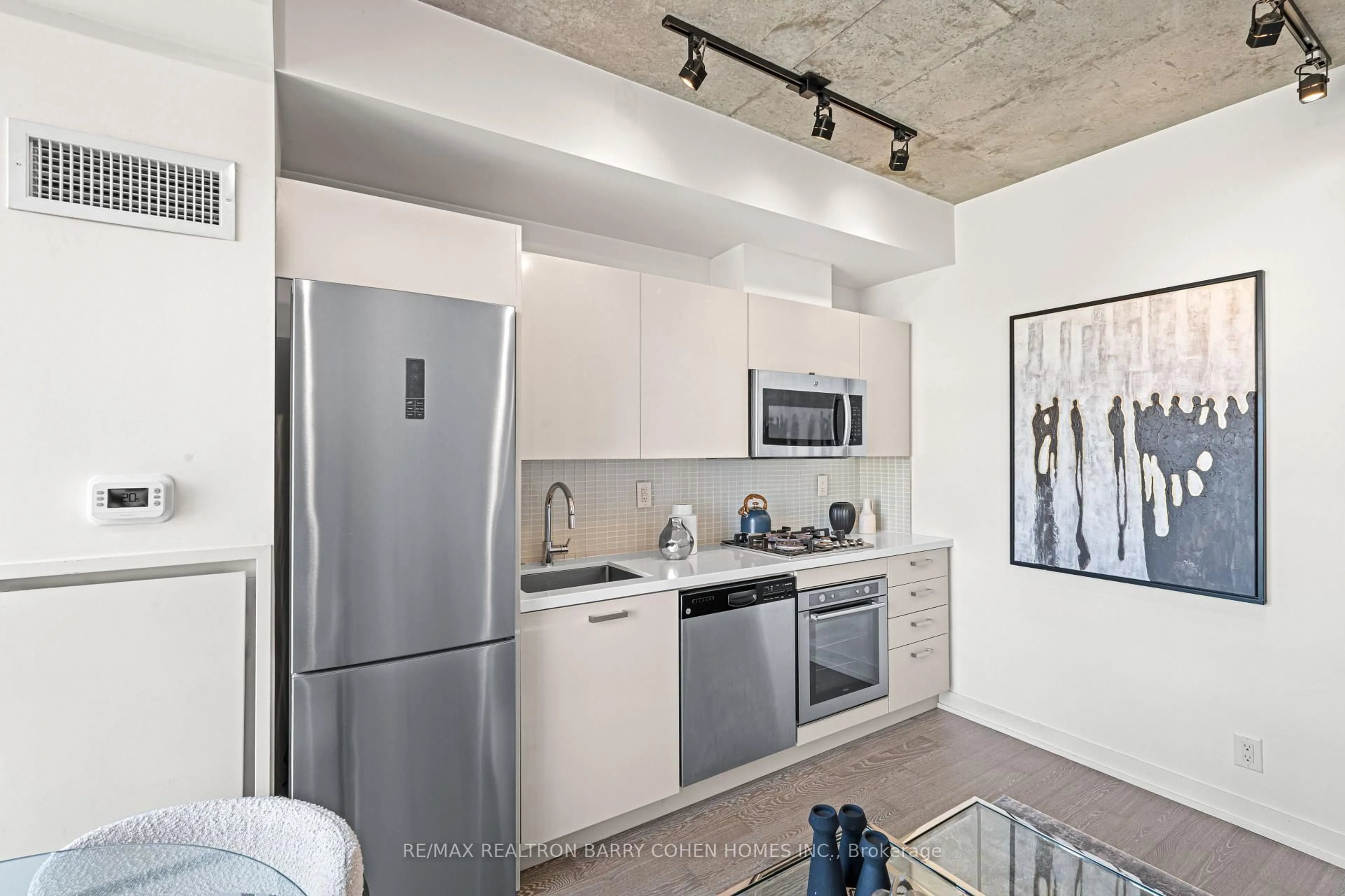 Unknown for 39 Brant St #904, Toronto Ontario M5V 0M8