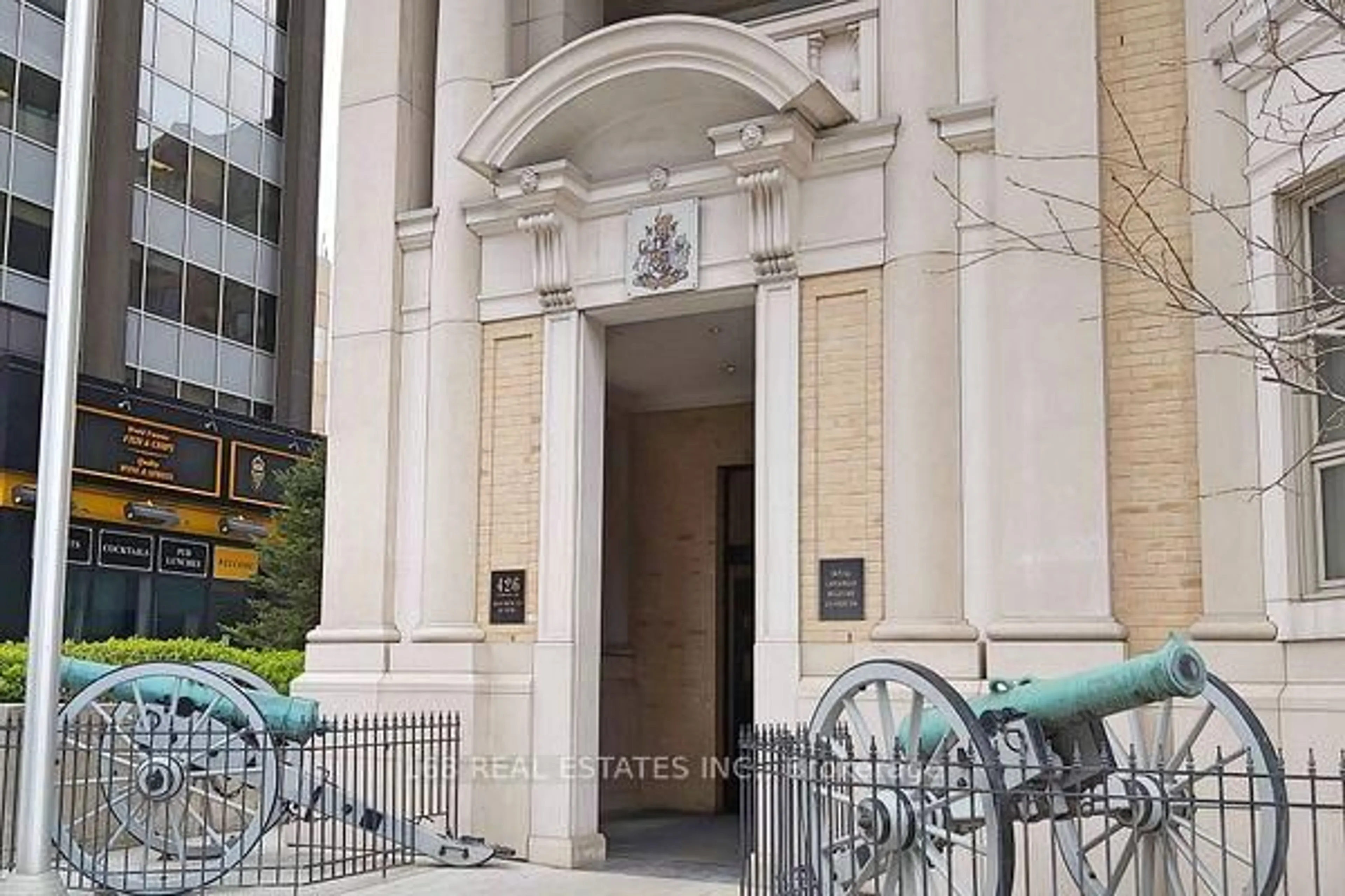 Indoor foyer for 426 University Ave #3503, Toronto Ontario M5G 1S9