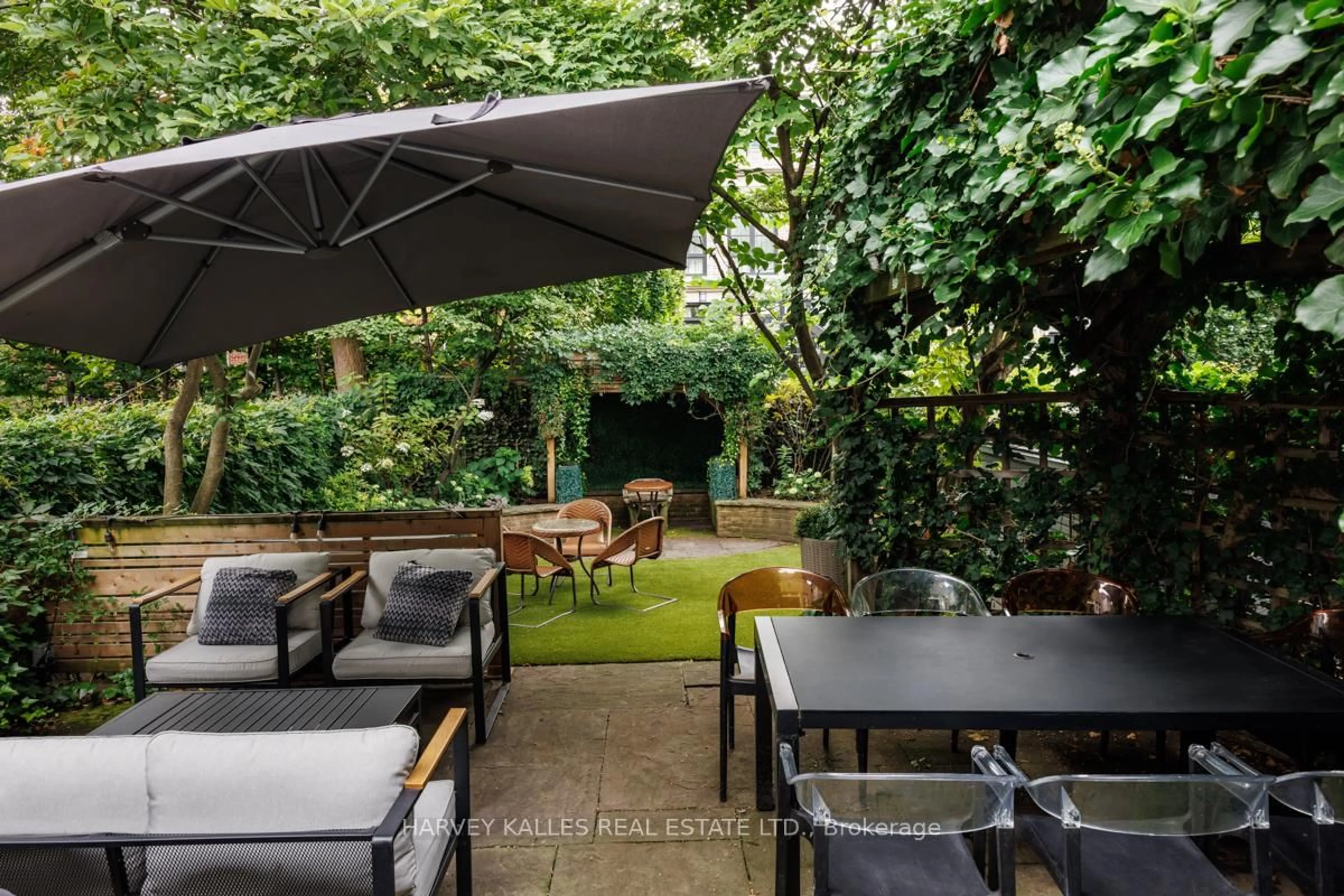 Patio, street for 131 Balmoral Ave, Toronto Ontario M4V 1J5