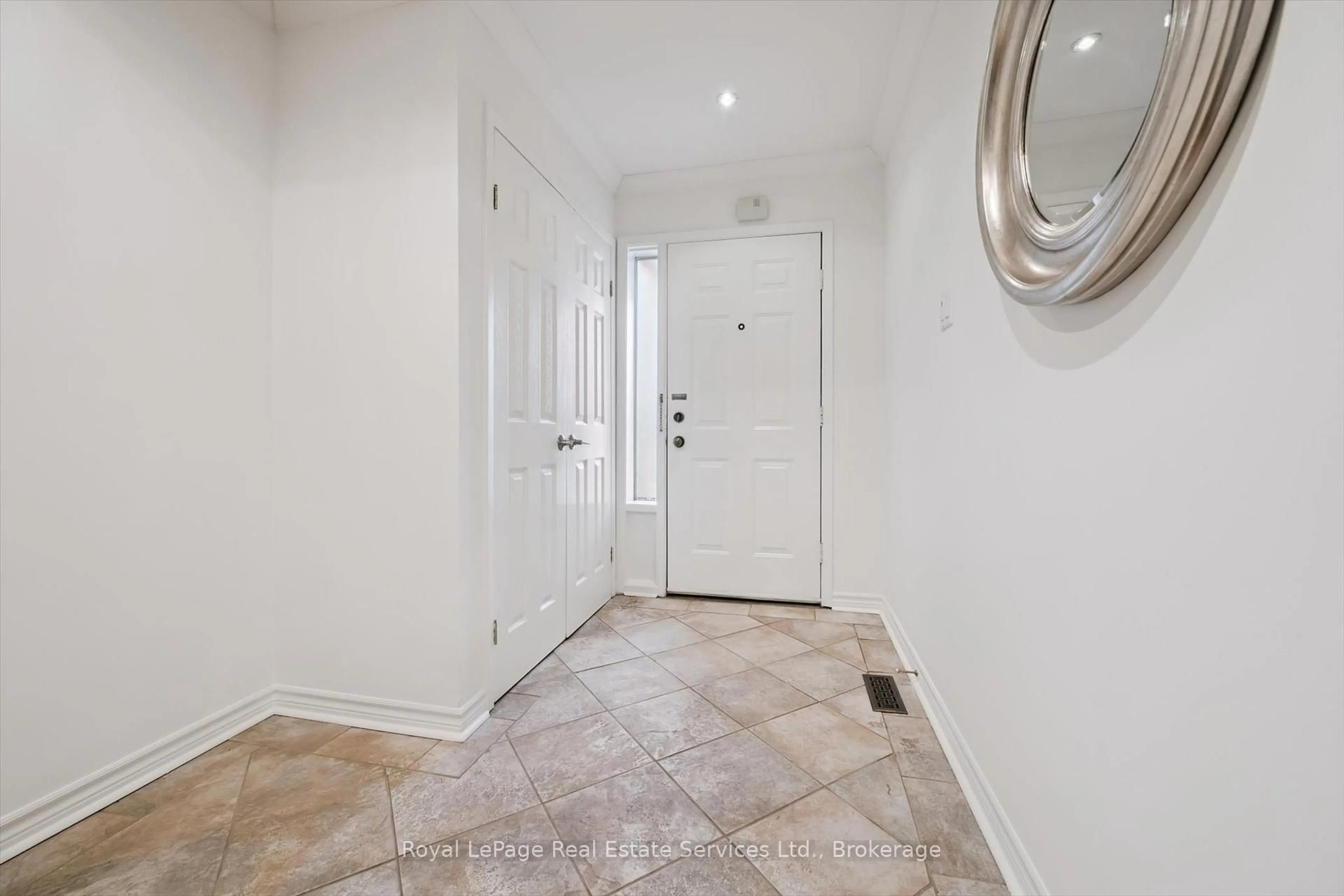 Indoor entryway for 48 Crimson Mill Way #136, Toronto Ontario M2L 1T6