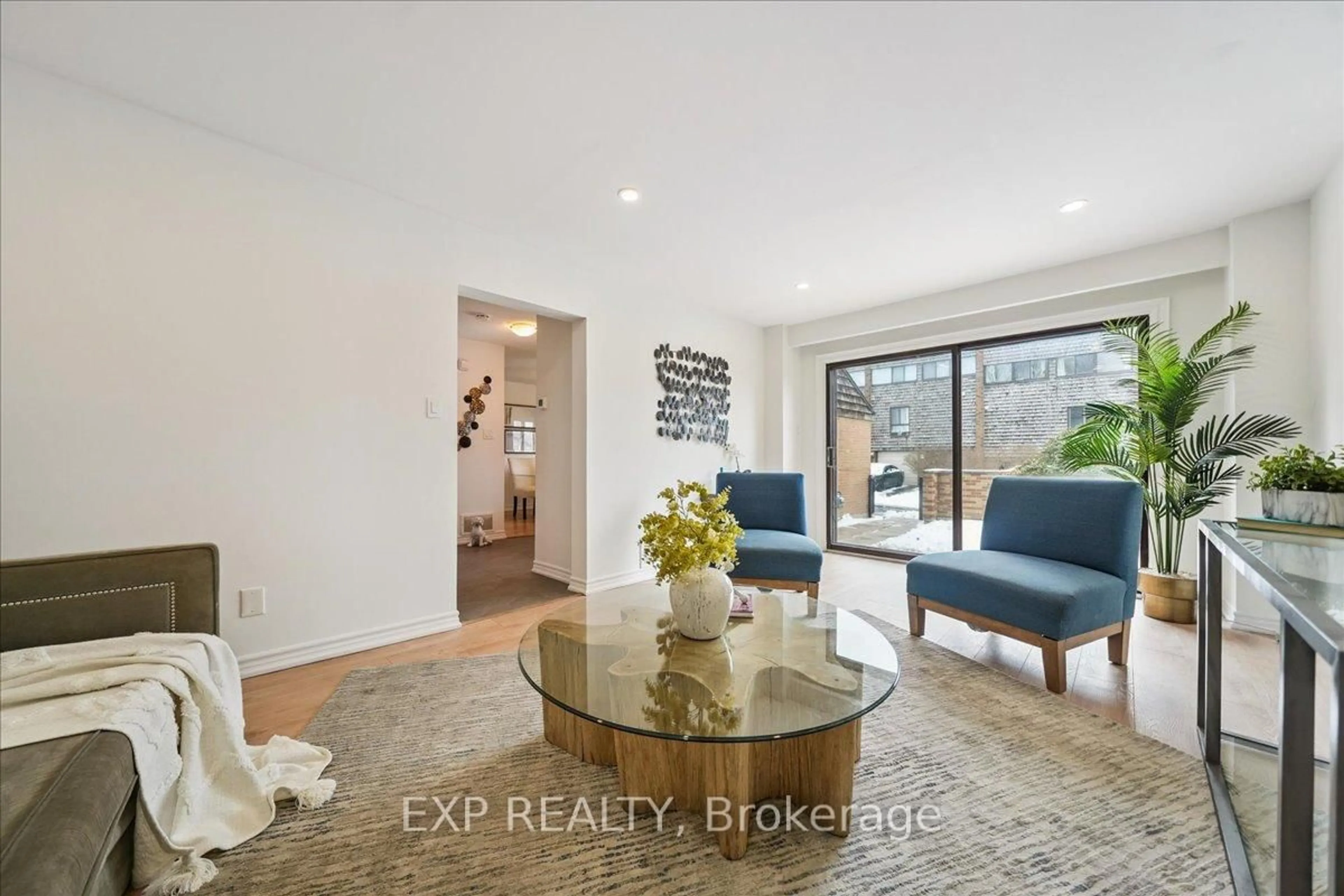 Unknown for 10 Laurie Shepway, Toronto Ontario M2J 1X6