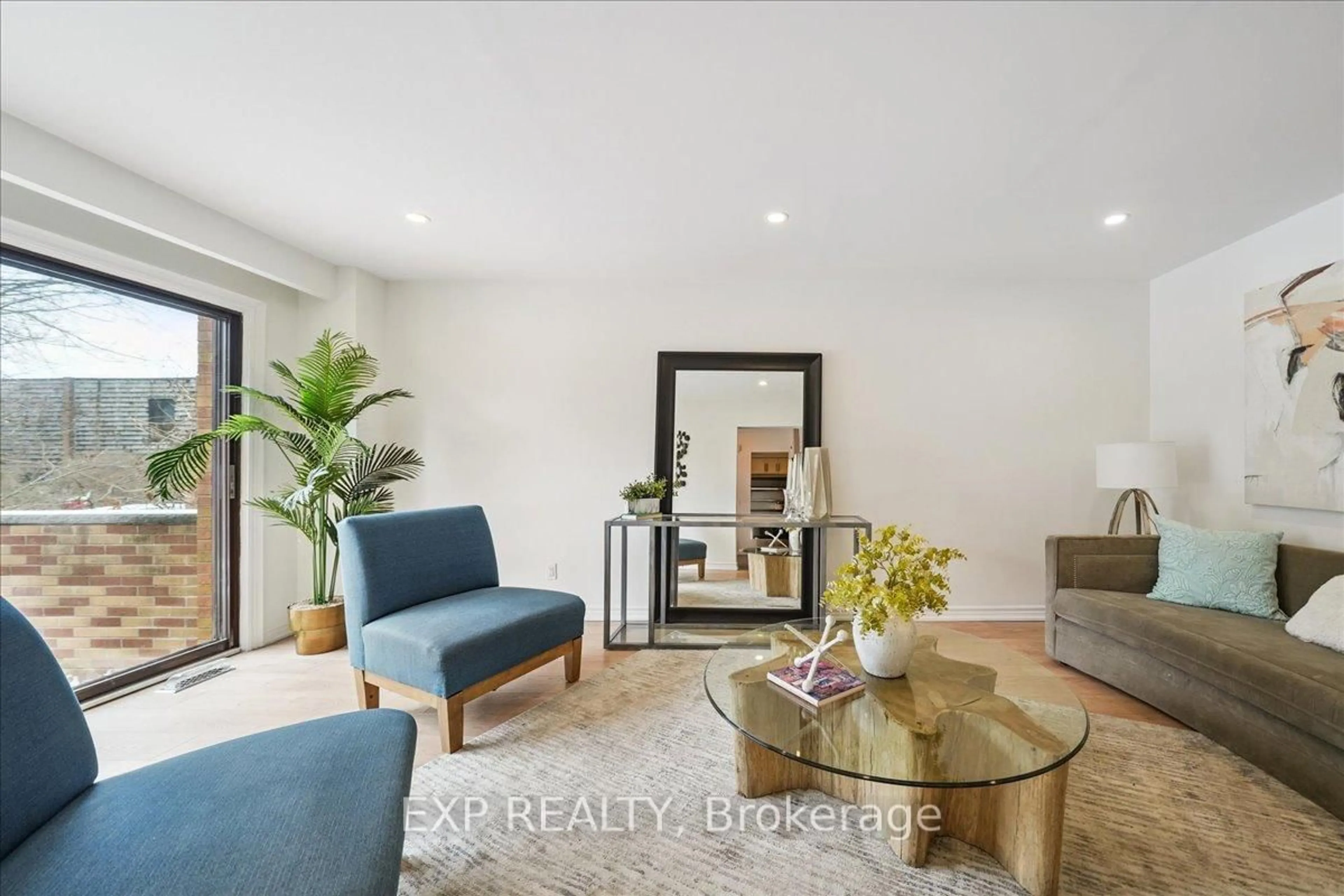 Unknown for 10 Laurie Shepway, Toronto Ontario M2J 1X6