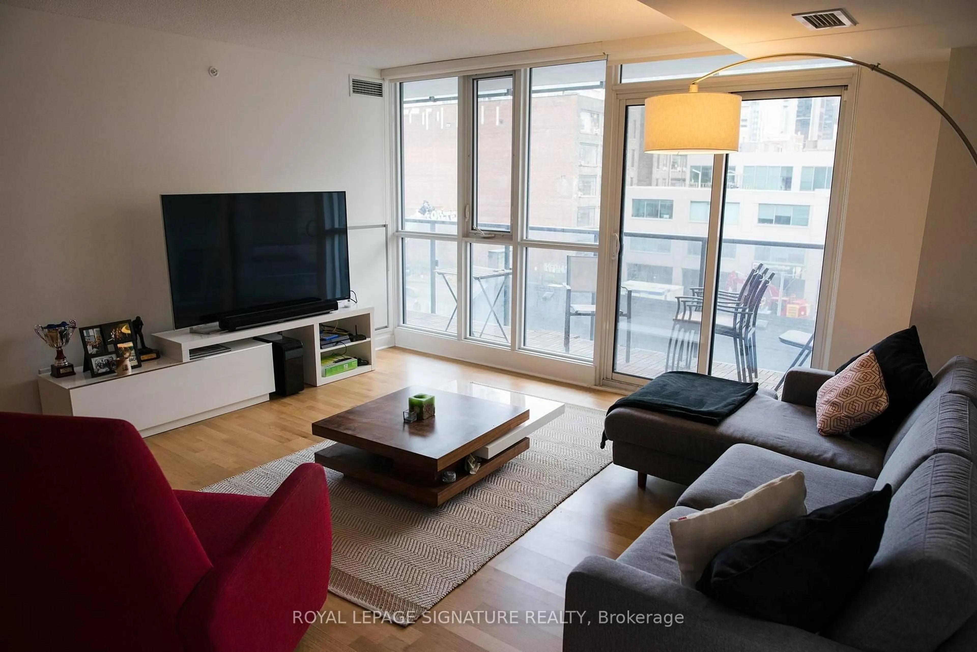 Living room with furniture, wood/laminate floor for 295 Adelaide St #414, Toronto Ontario M5V 0L4