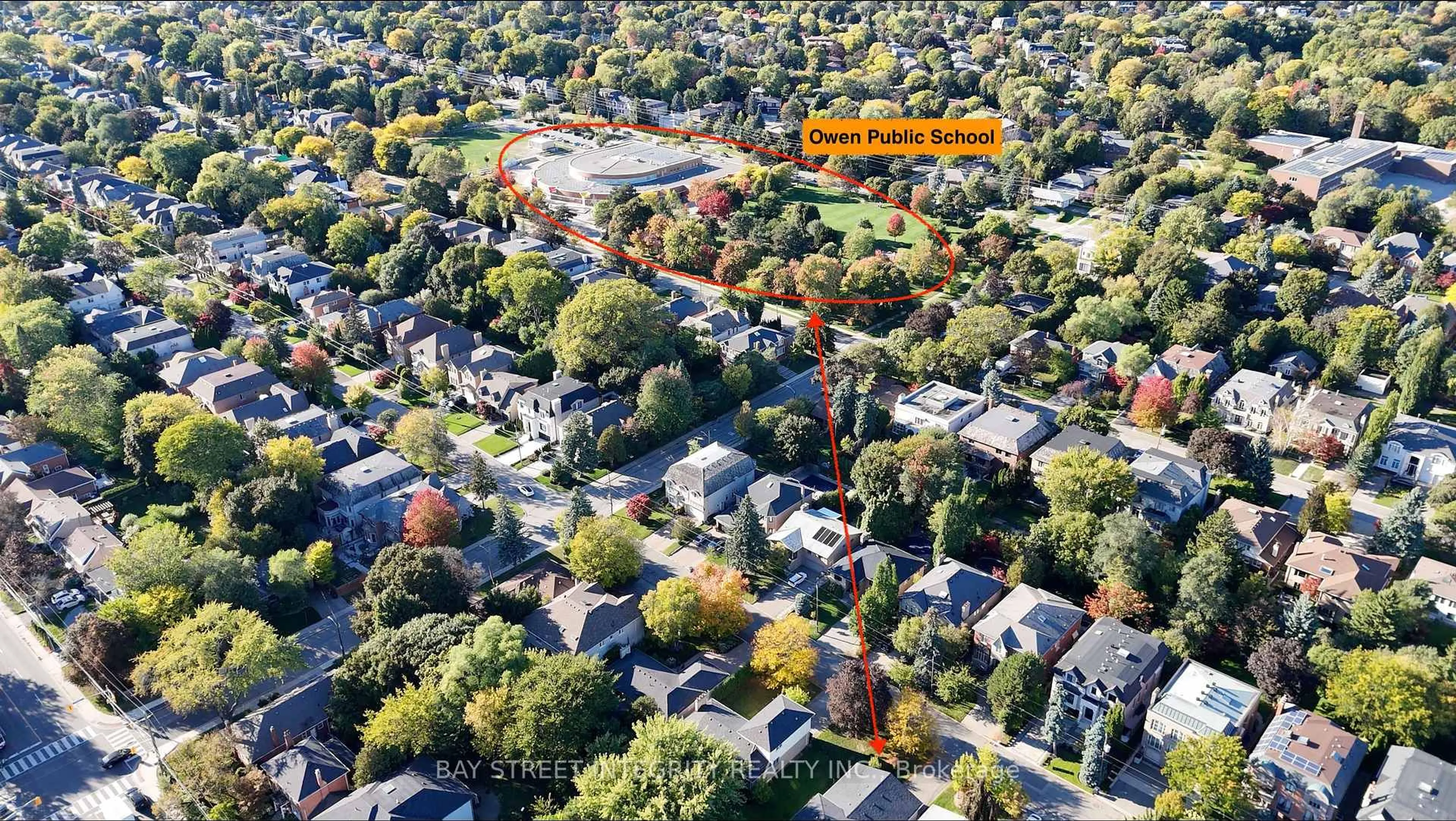A pic from outside/outdoor area/front of a property/back of a property/a pic from drone, street for 143 Munro Blvd, Toronto Ontario M2P 1C9
