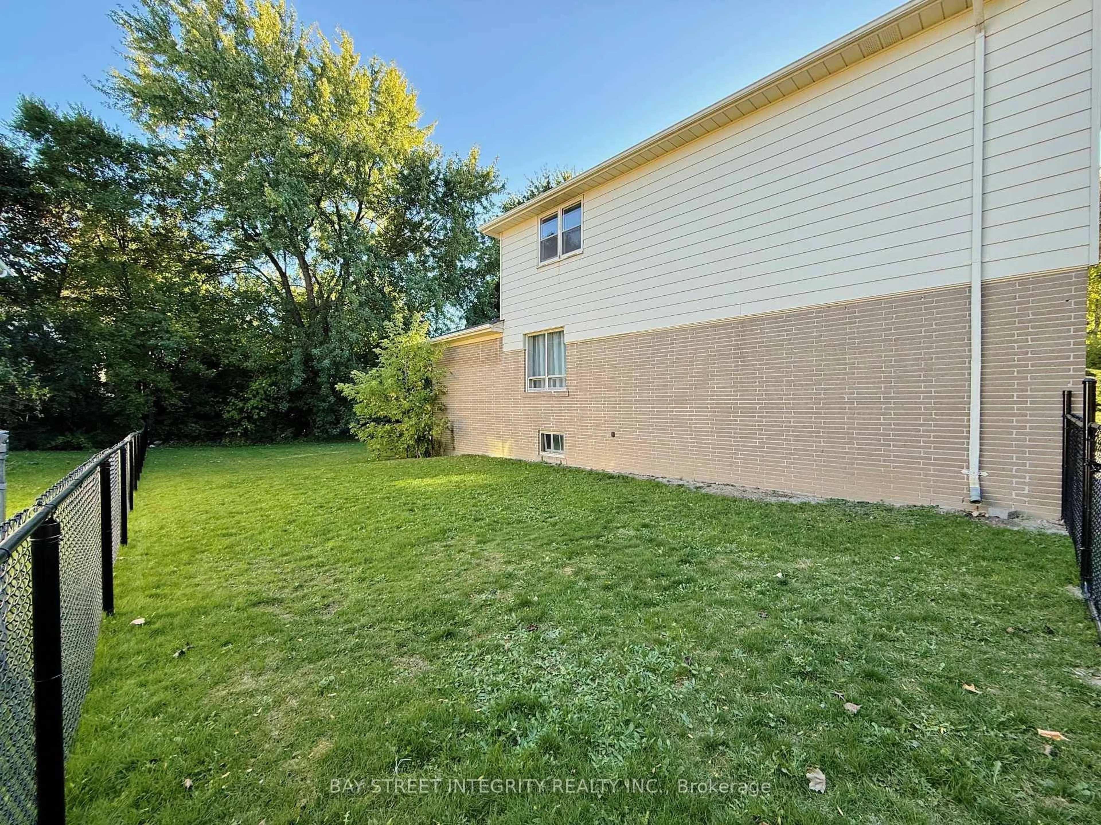A pic from outside/outdoor area/front of a property/back of a property/a pic from drone, unknown for 143 Munro Blvd, Toronto Ontario M2P 1C9
