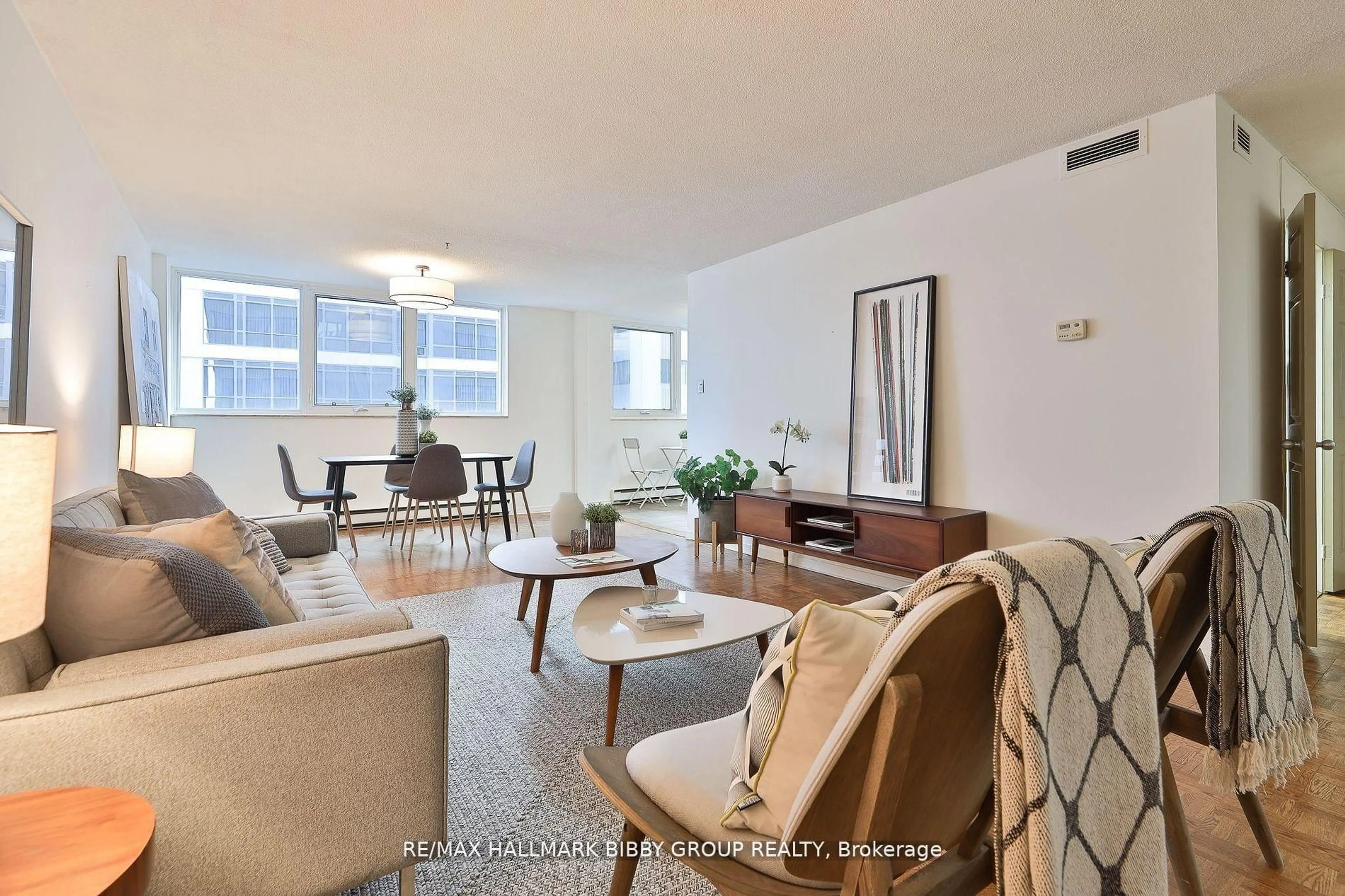 Living room with furniture, unknown for 360 Bloor St #1007, Toronto Ontario M4W 3M3