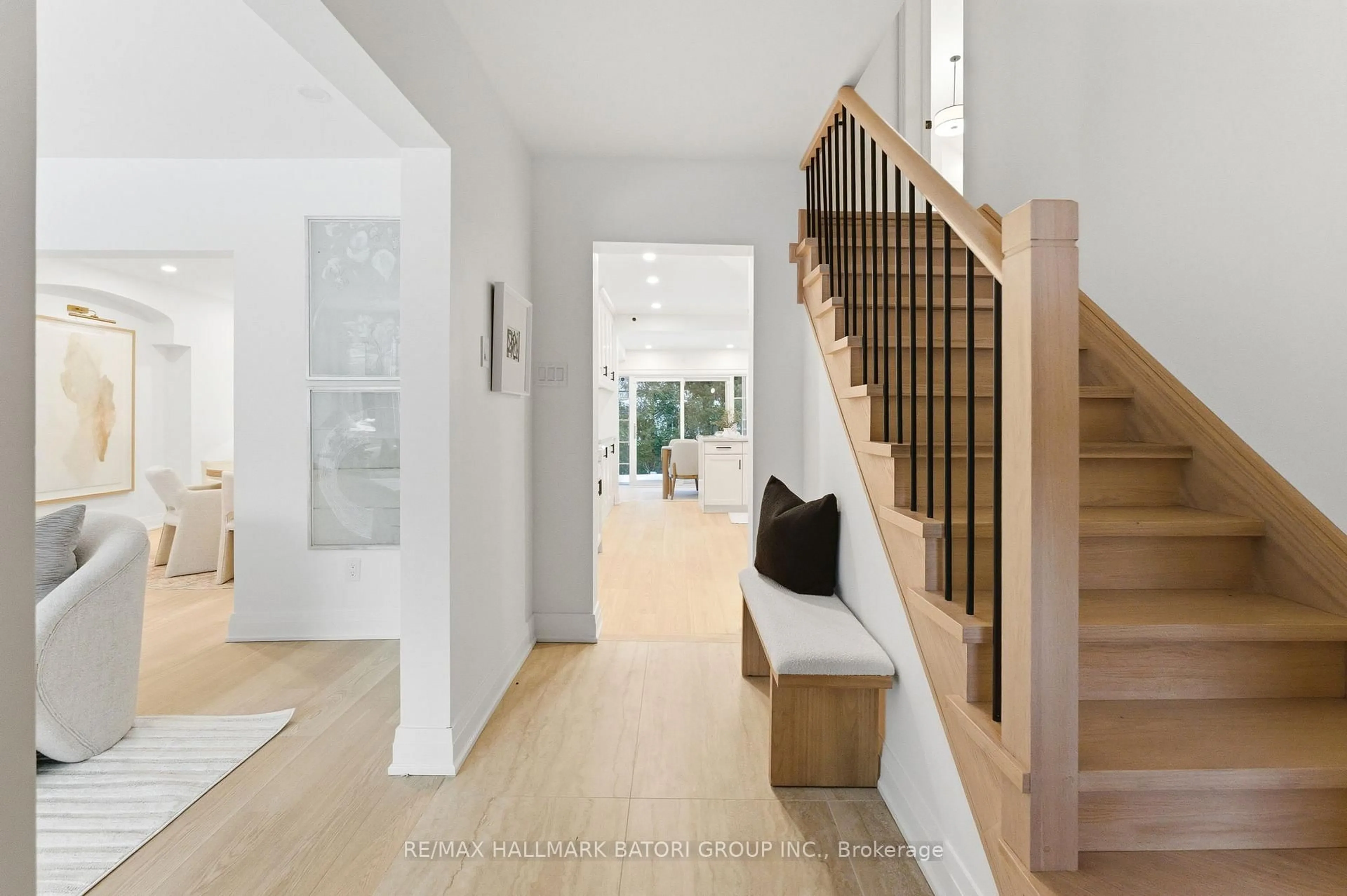 Indoor entryway for 221 Richview Ave, Toronto Ontario M5P 3G2