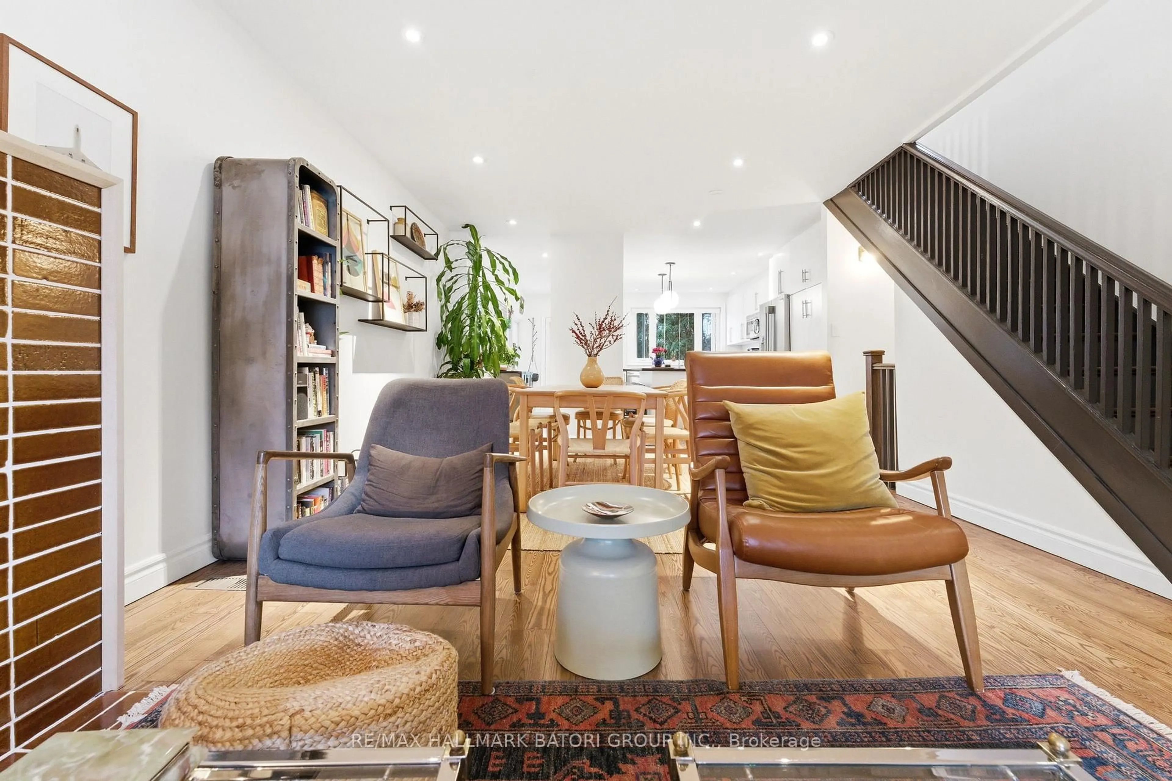 Living room with furniture, unknown for 39 Hocken Ave, Toronto Ontario M6G 2K1