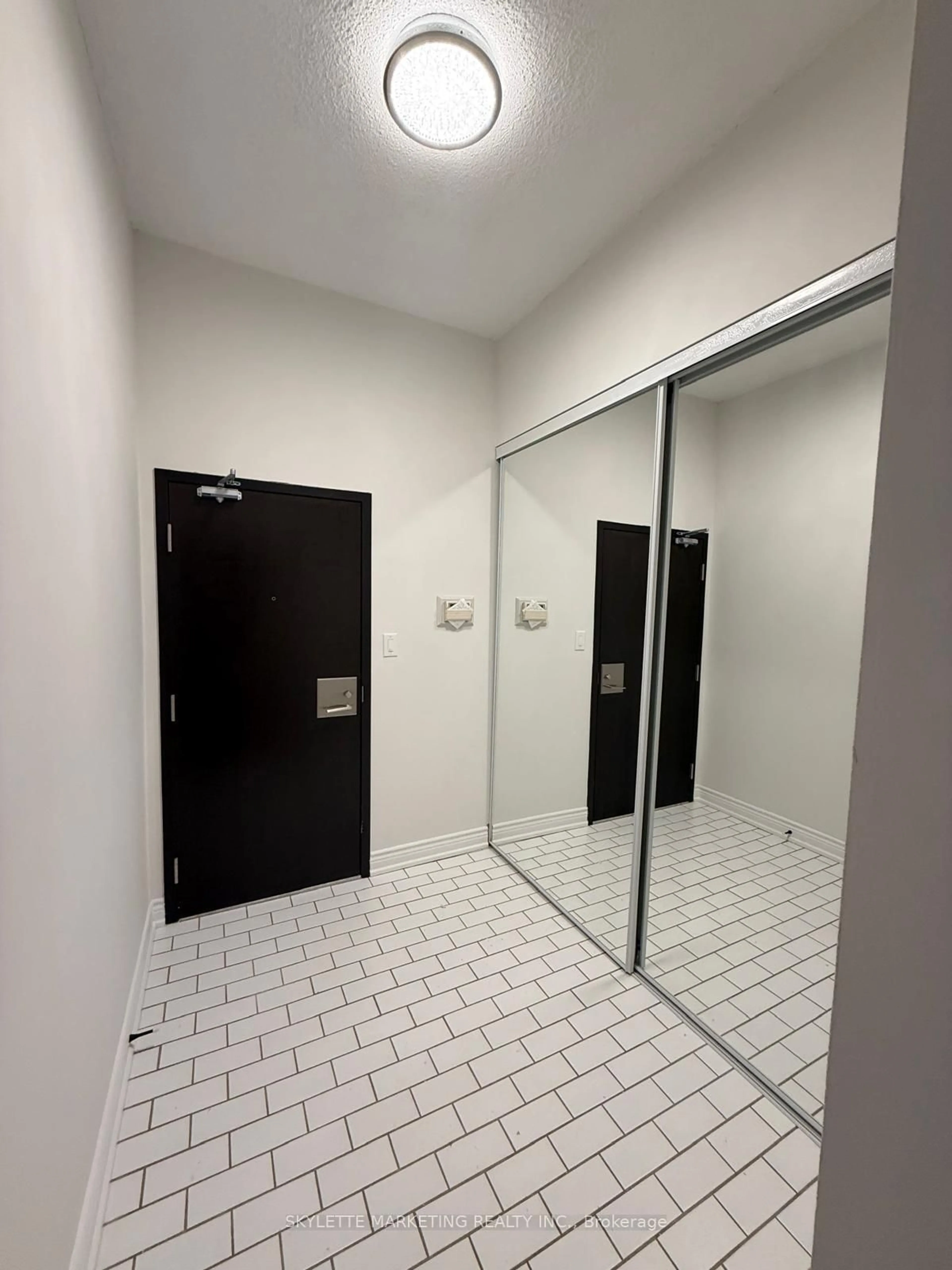 A pic of a room for 25 The Esplanade, Toronto Ontario M5E 1W5