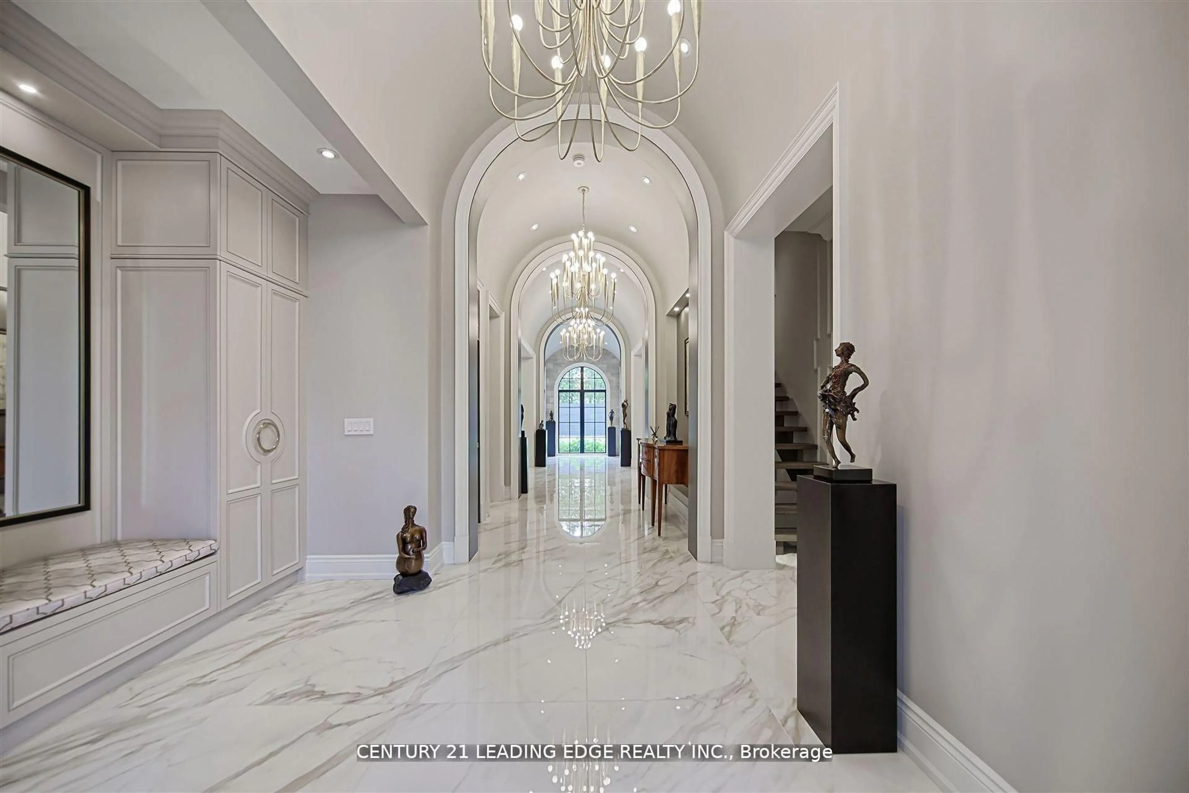 Indoor foyer for 9 Sandpiper Crt, Toronto Ontario M3A 3G7