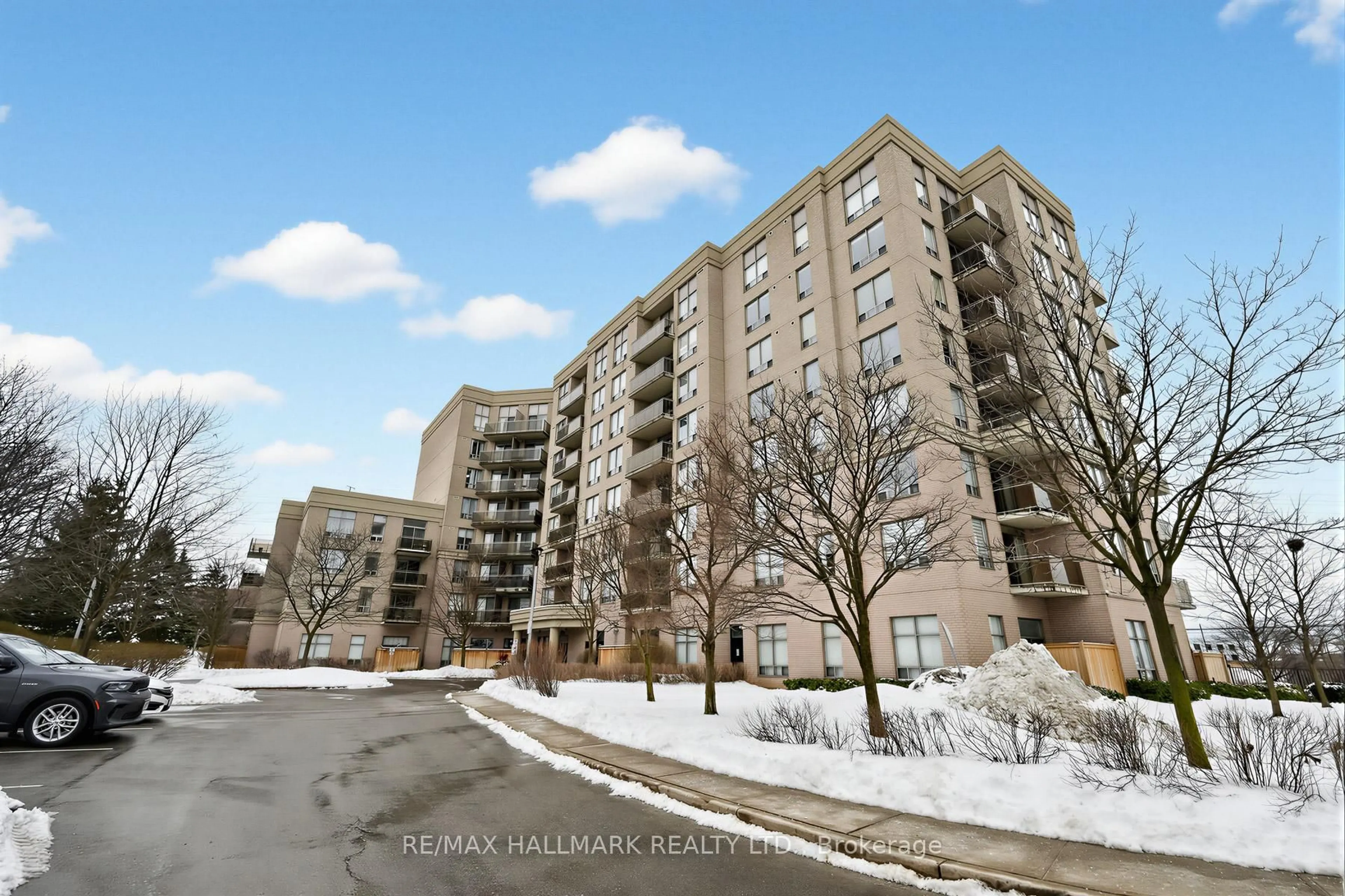 Patio, street for 1730 Eglinton Ave #211, Toronto Ontario M4A 1J7