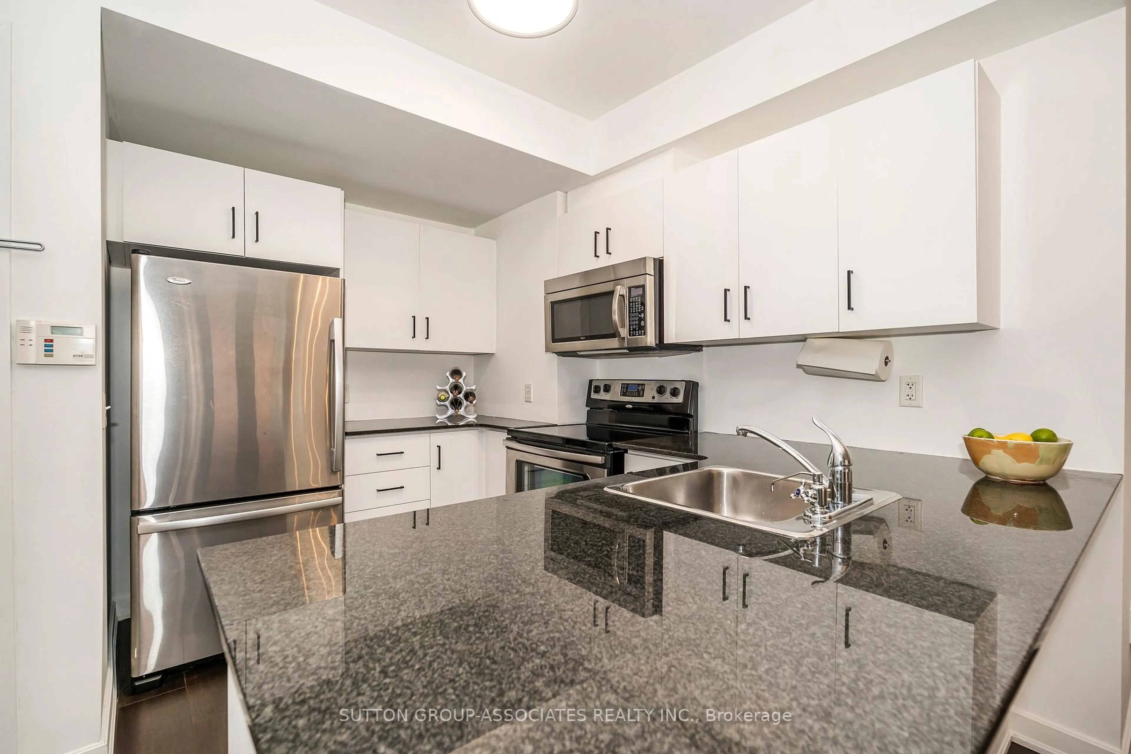 Standard kitchen, unknown for 539 Jarvis St #PH7, Toronto Ontario M4Y 2H7