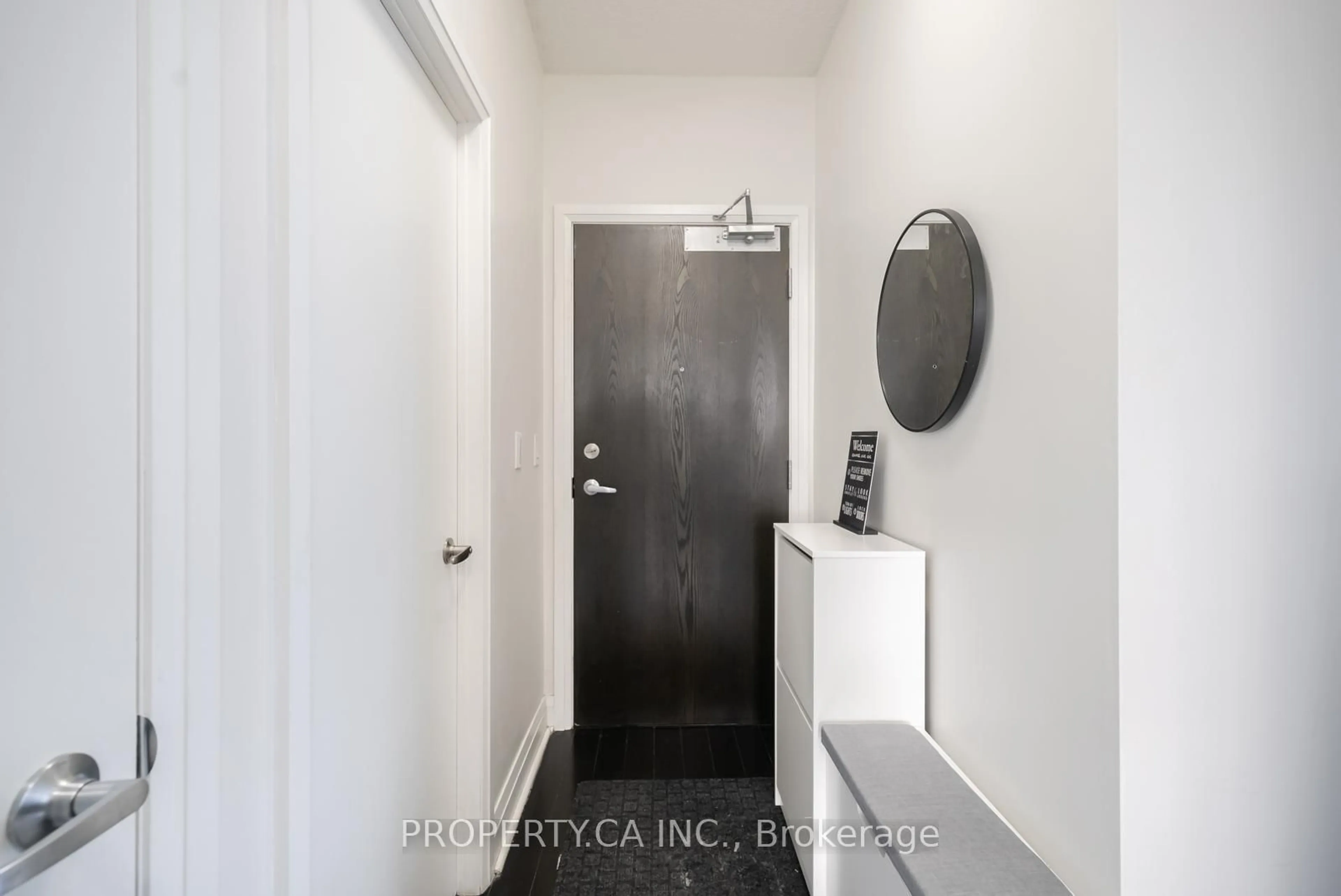 Indoor entryway for 17 Kenaston Gdns #516, Toronto Ontario M2K 0B9