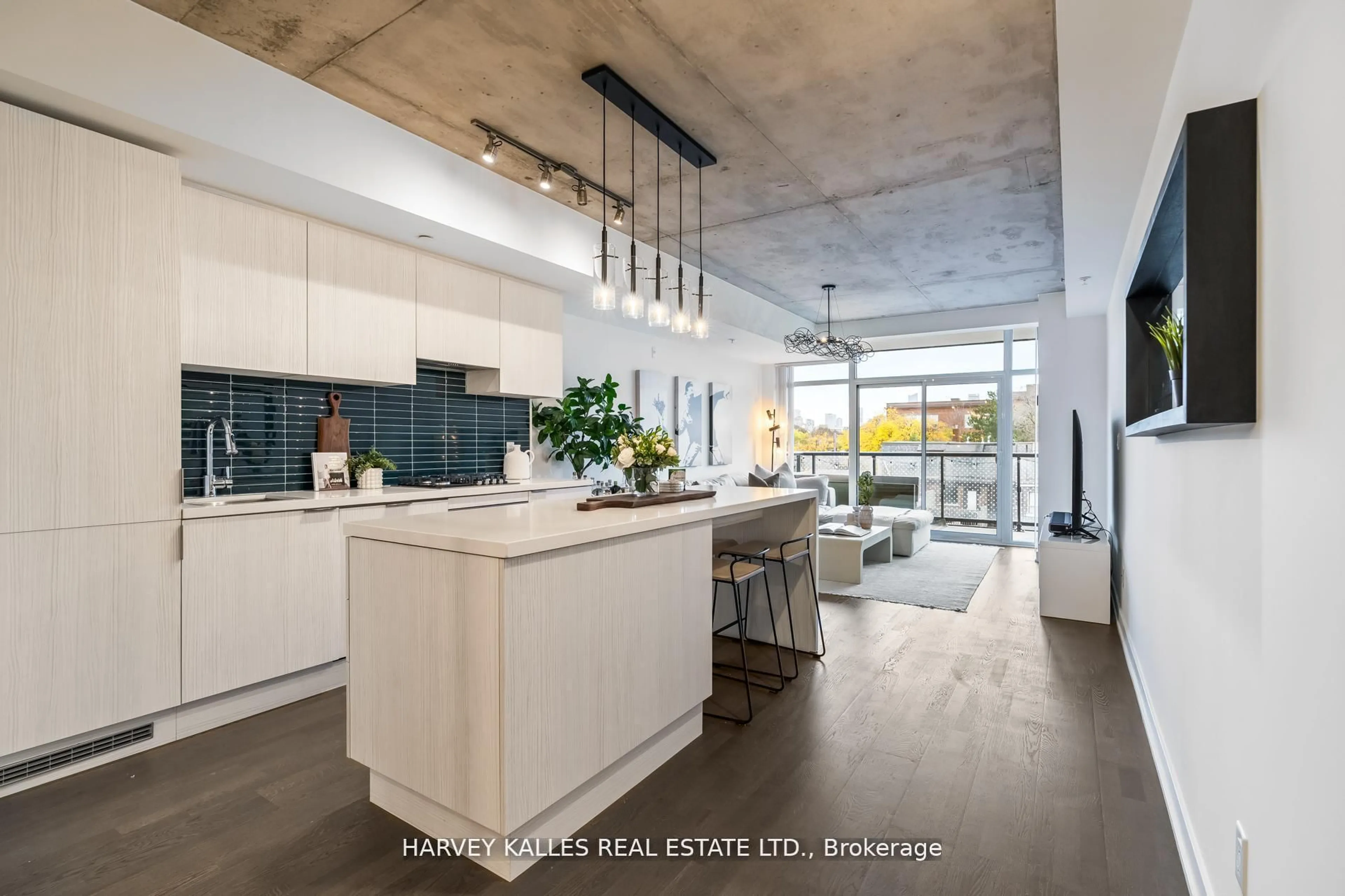 Open concept kitchen, ceramic/tile floor for 109 Ossington Ave #318, Toronto Ontario M6J 0G1