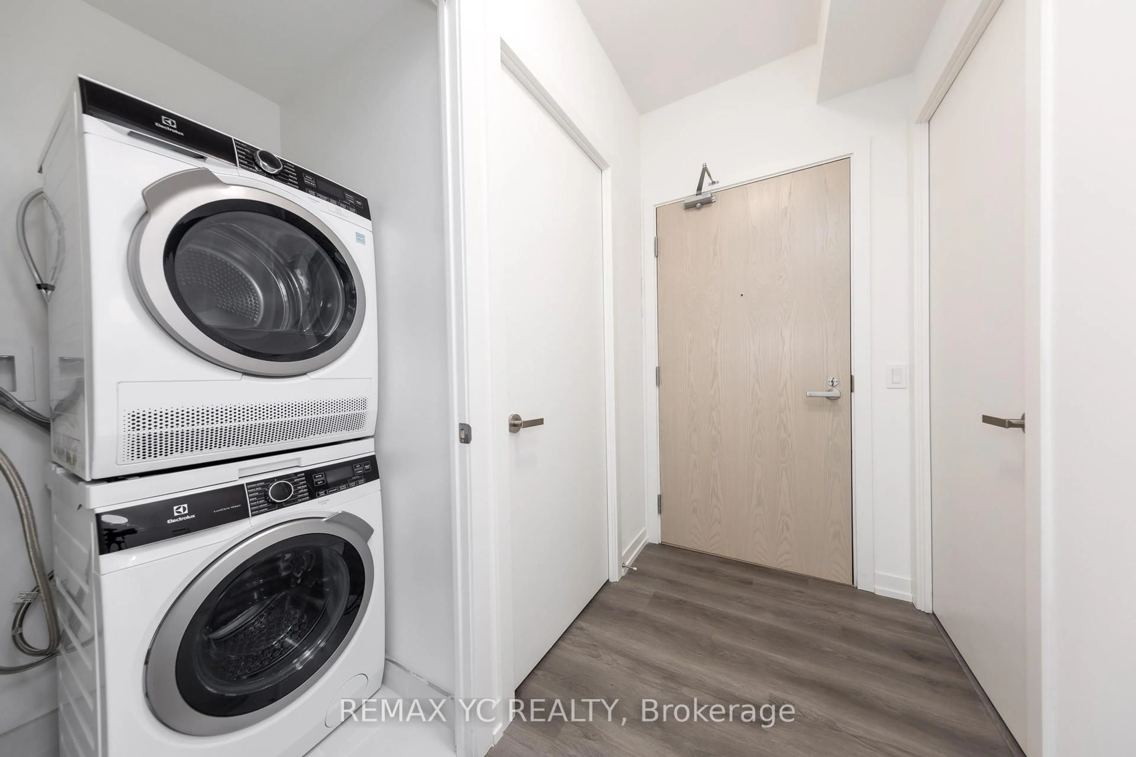 Laundry room for 138 Downes St #7108, Toronto Ontario M5E 0E4