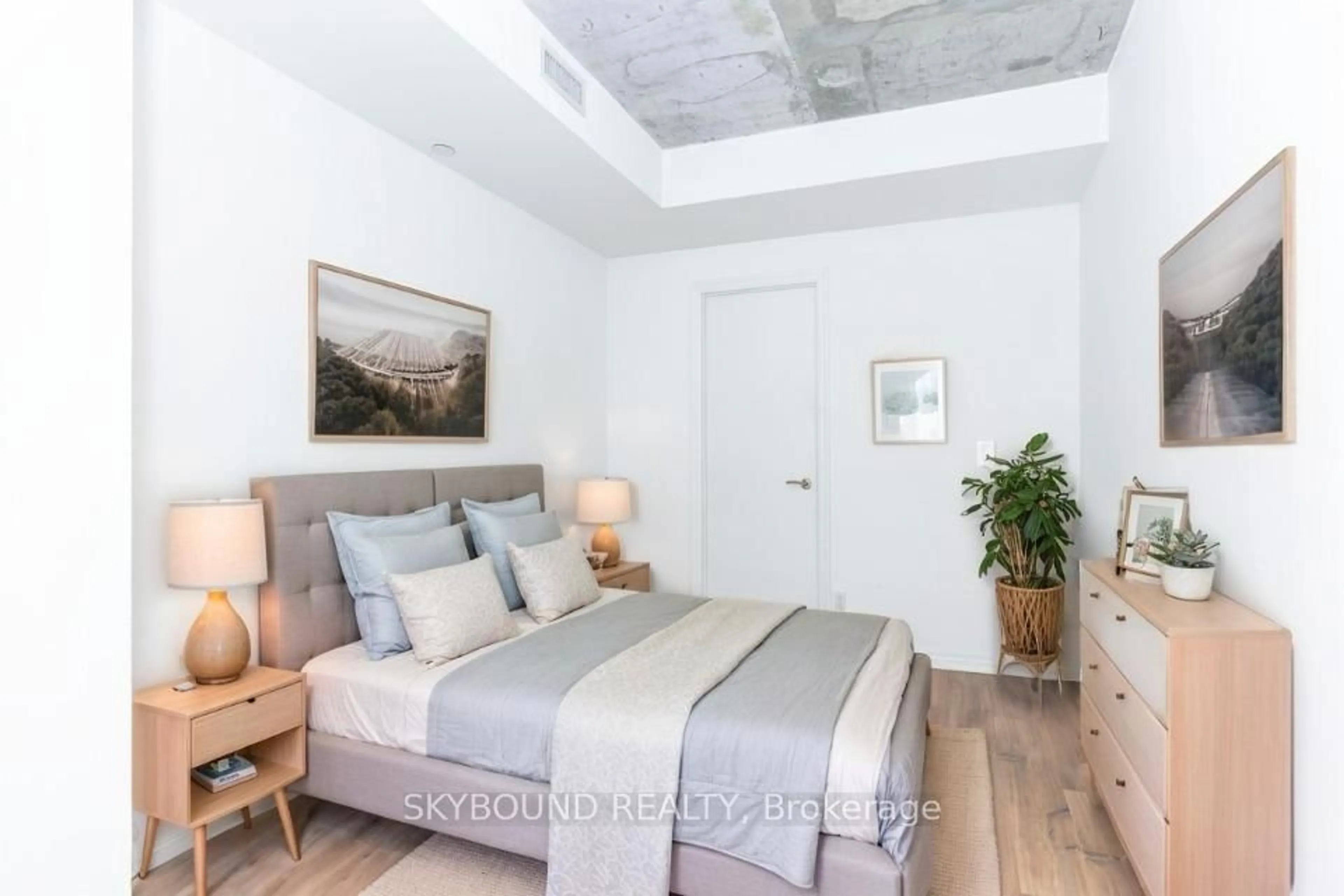 Unknown for 88 Blue Jays Way #2704, Toronto Ontario M5V 0L7