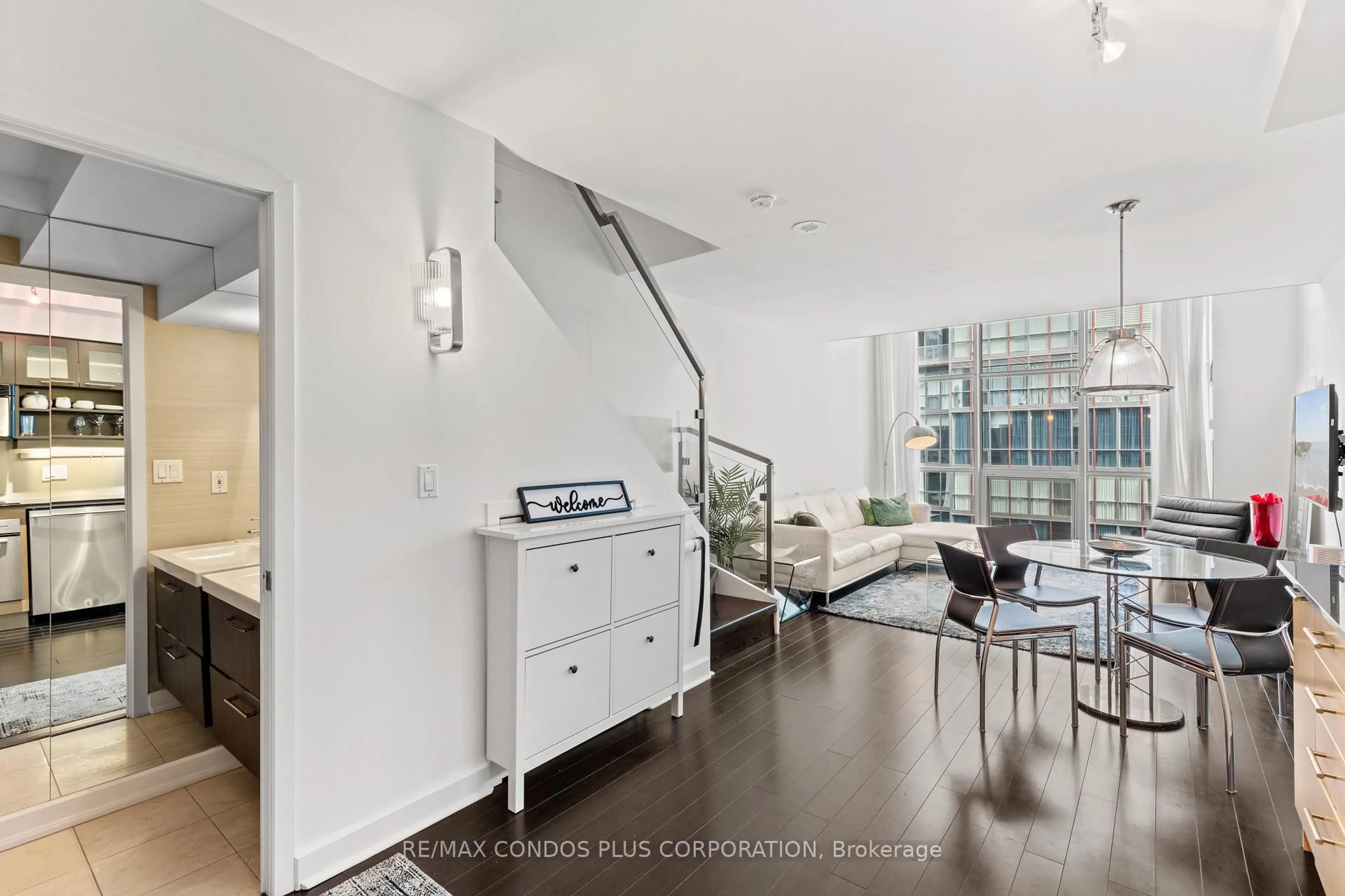 Unknown for 36 Blue Jays Way #930, Toronto Ontario M5V 3T3