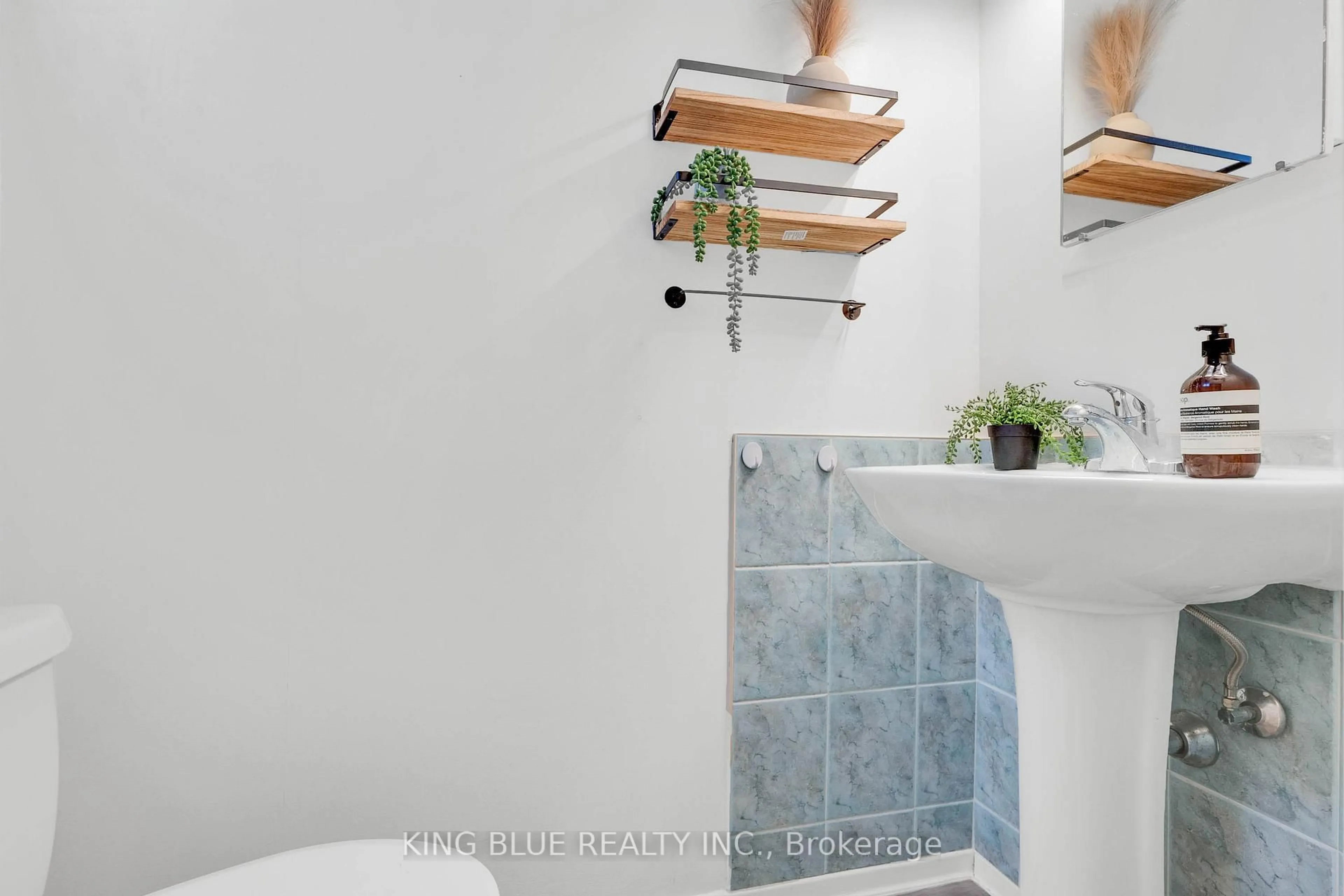 Contemporary bathroom, ceramic/tile floor for 26 Water Wheel Way, Toronto Ontario M2H 3E4