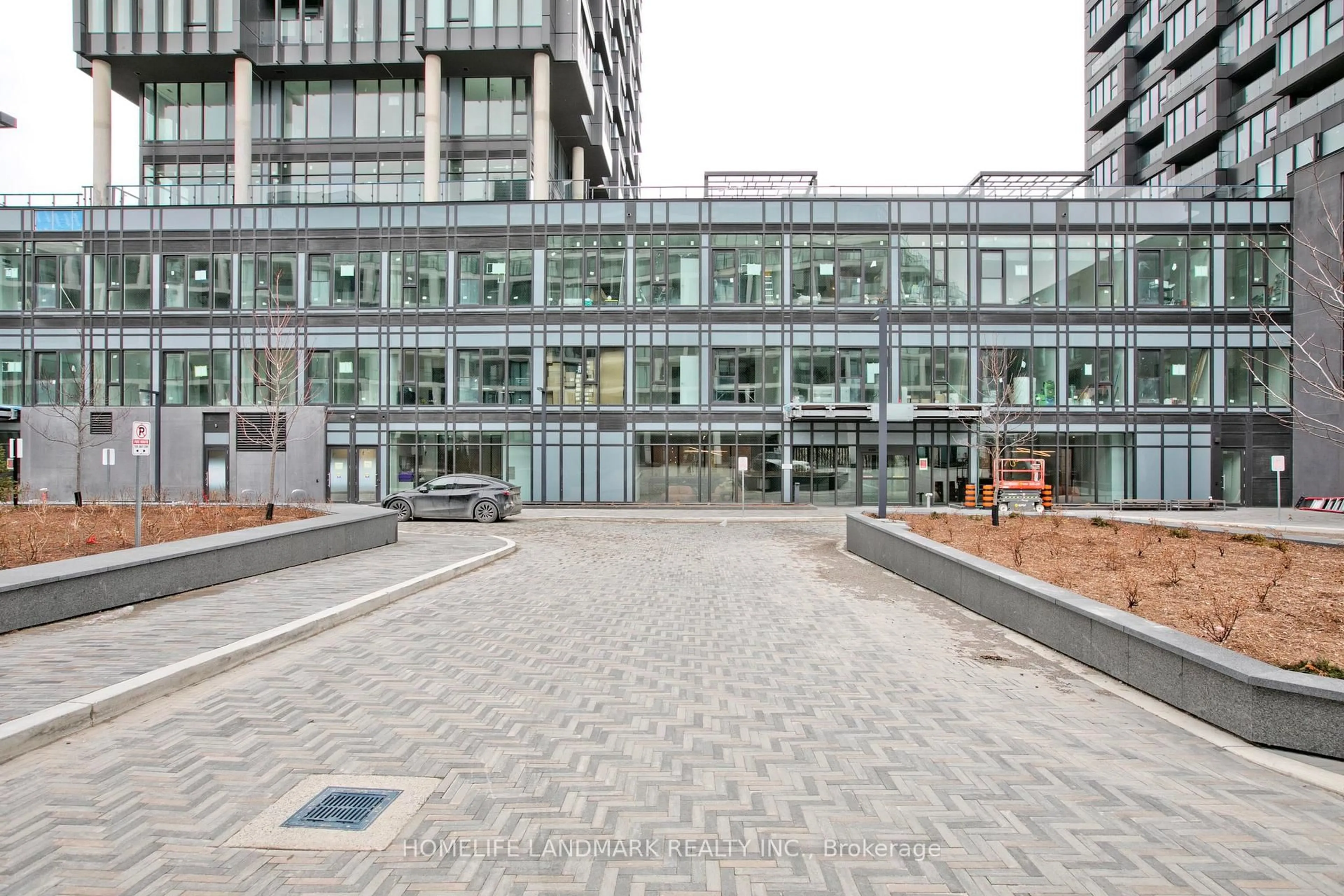 Patio, building for 1 Quarringrton Lane, Toronto Ontario M3C 0S6