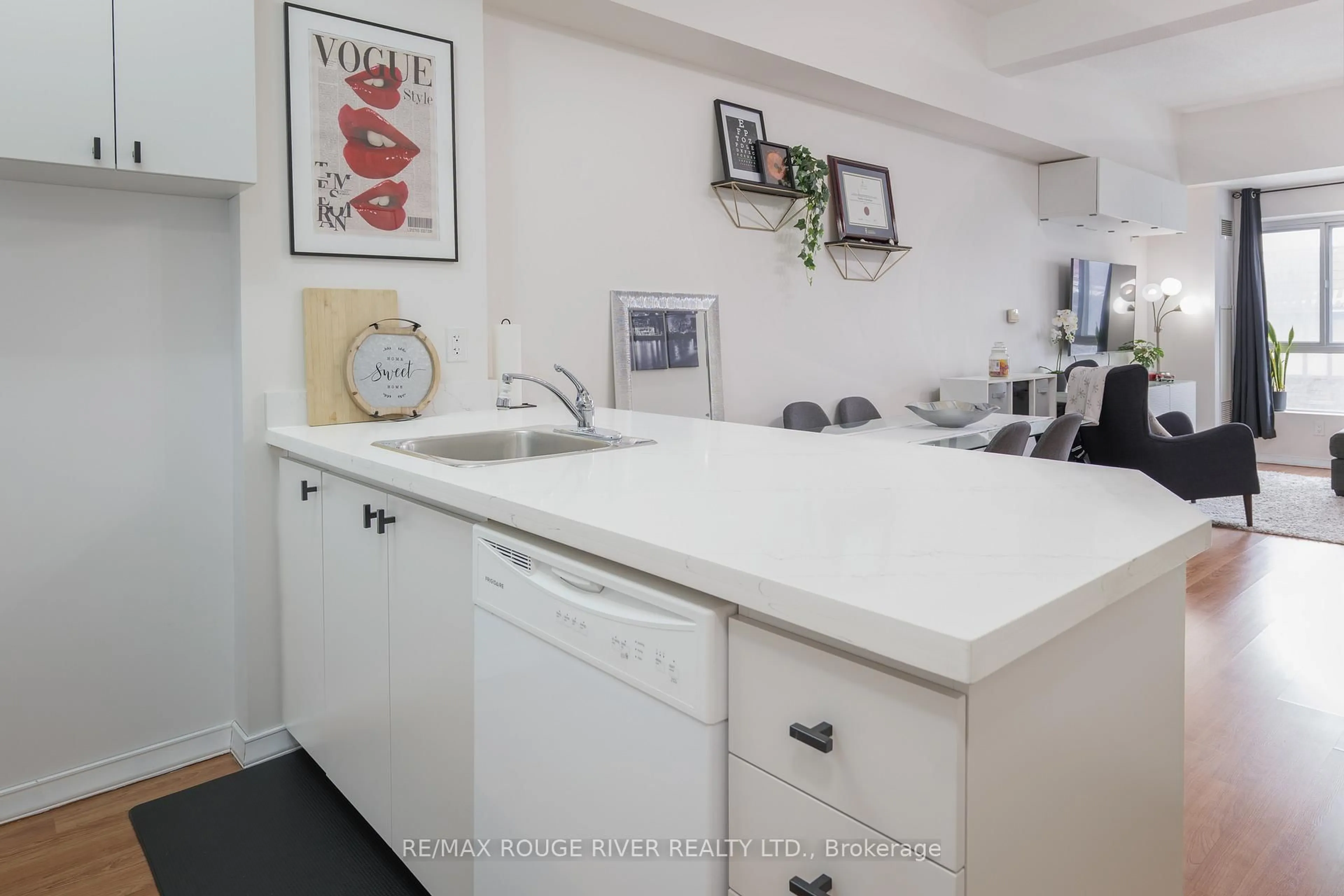 Standard kitchen, unknown for 15 Maplewood Ave #307, Toronto Ontario M6C 4B4