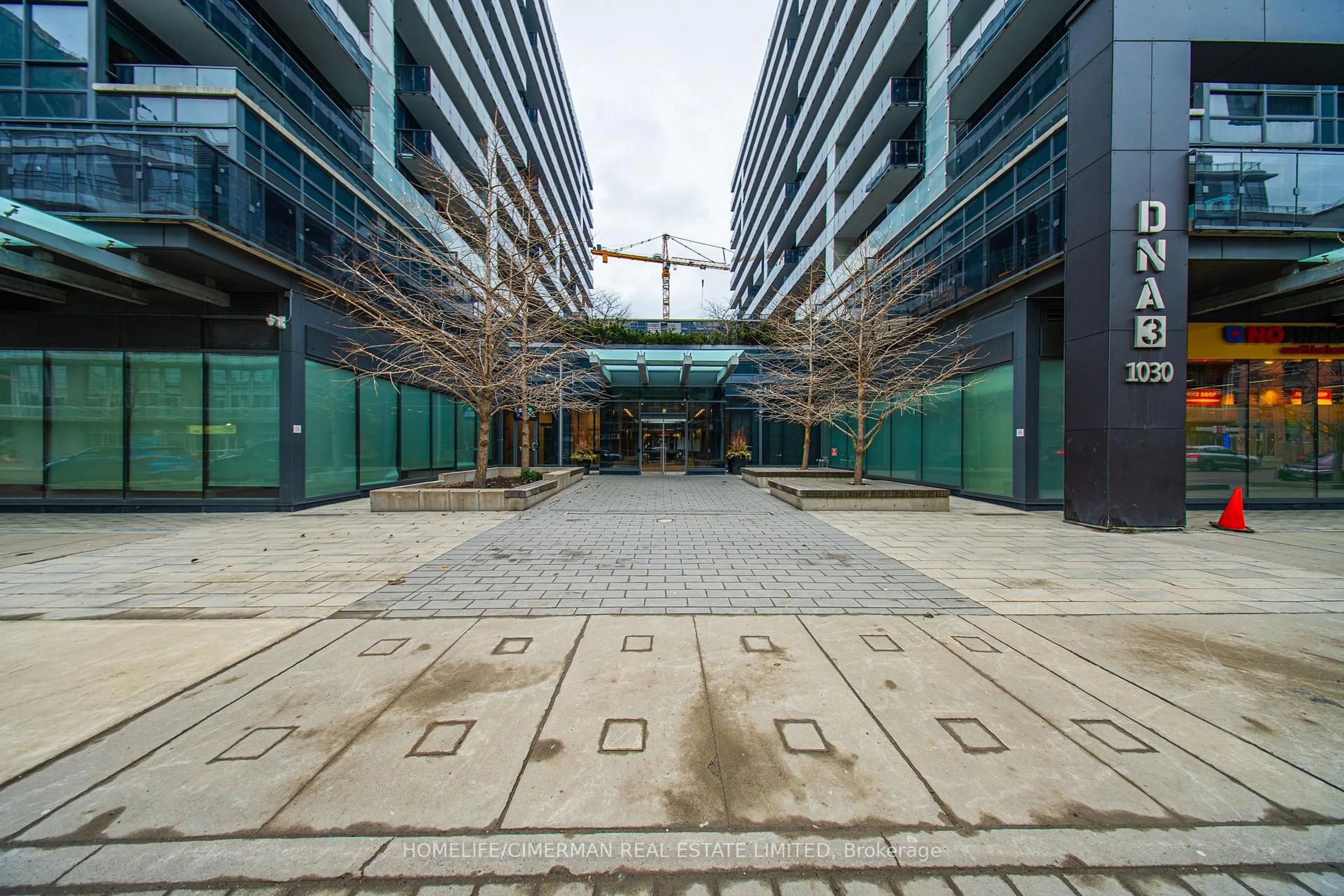 Indoor foyer for 1030 King St #426, Toronto Ontario M6K 0B4