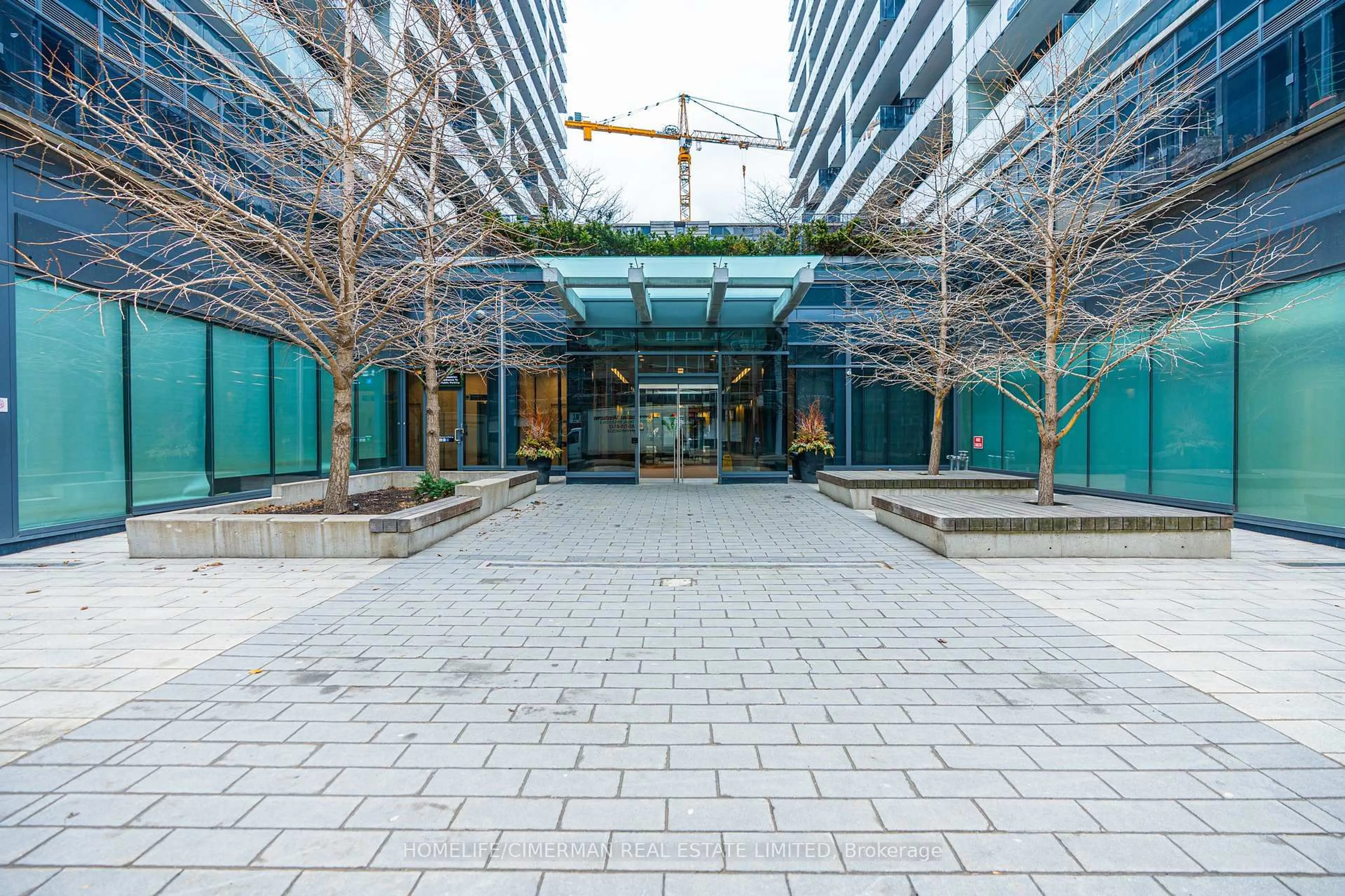 Indoor foyer for 1030 King St #426, Toronto Ontario M6K 0B4