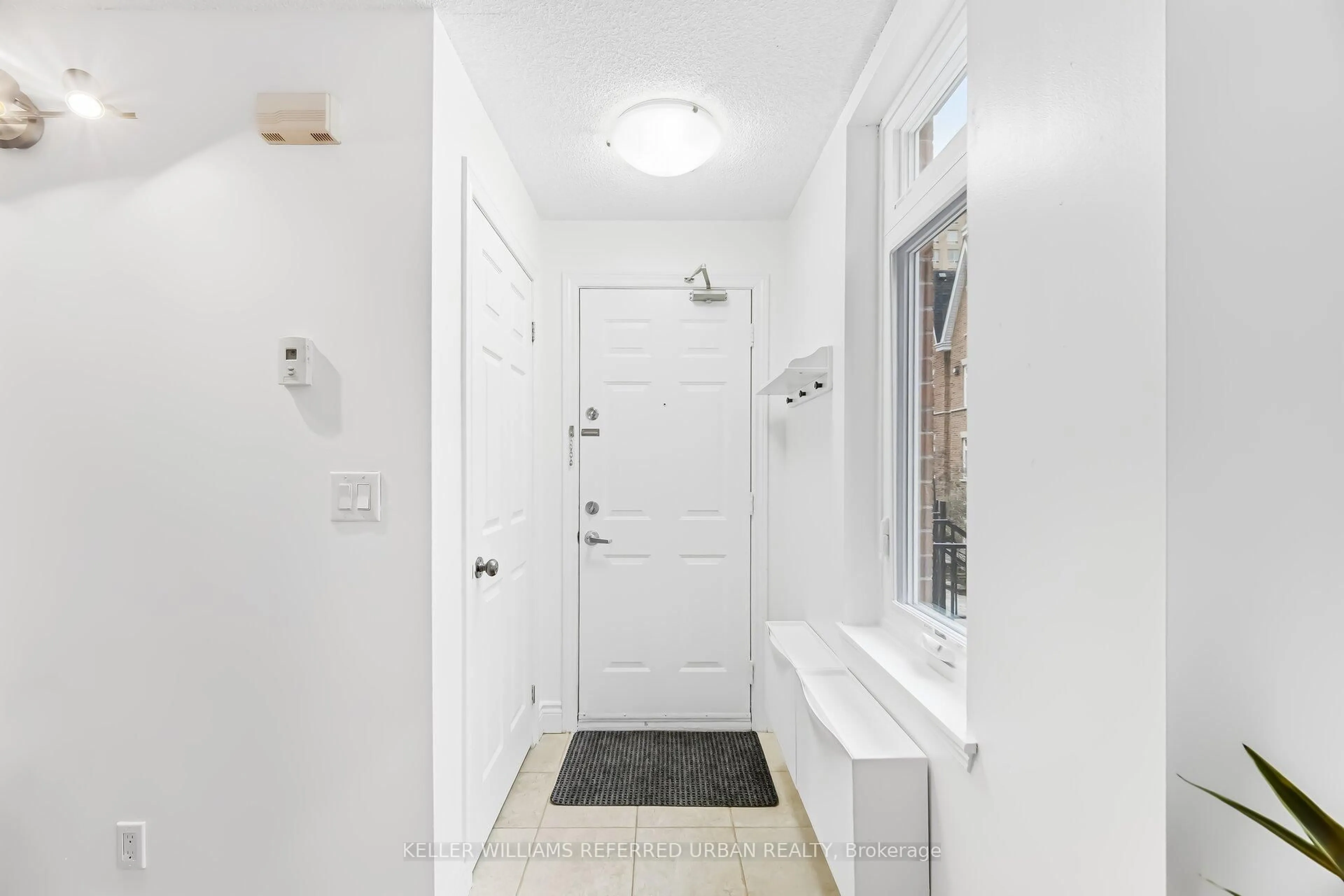 Indoor entryway for 83 Lillian St #25, Toronto Ontario M4S 2H7