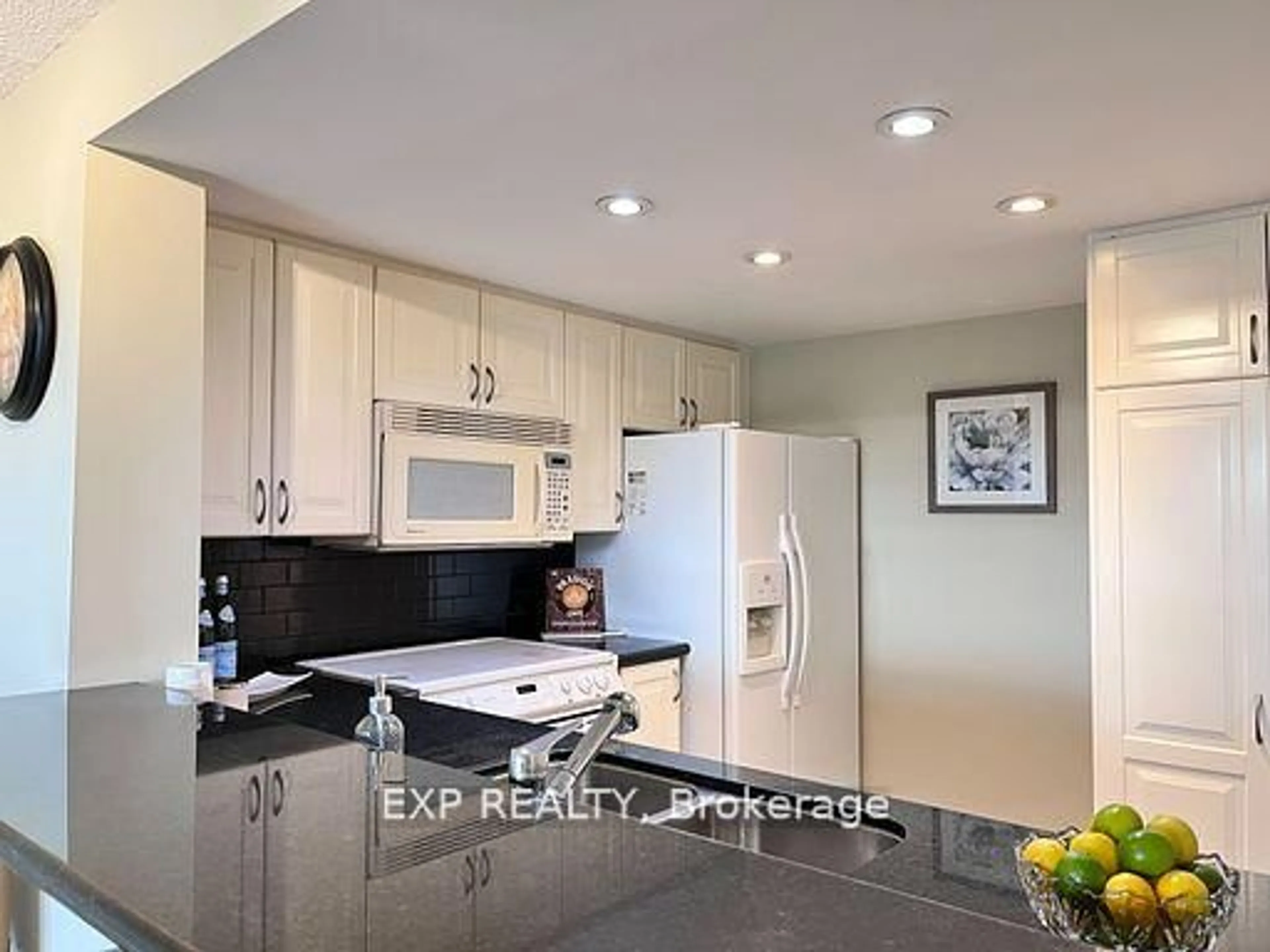 Unknown for 725 King St #705, Toronto Ontario M5V 2W9