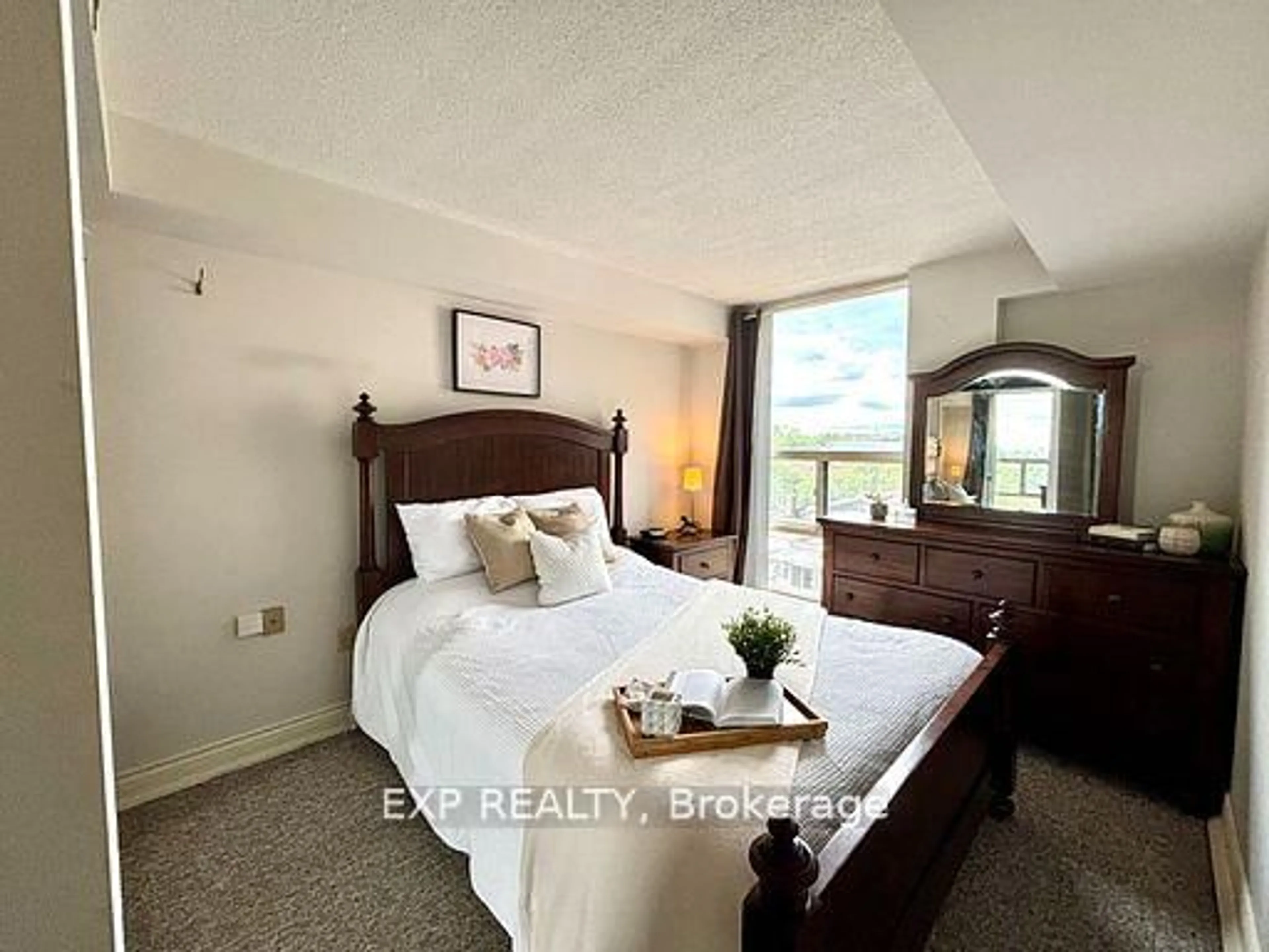 A pic of a room for 725 King St #705, Toronto Ontario M5V 2W9