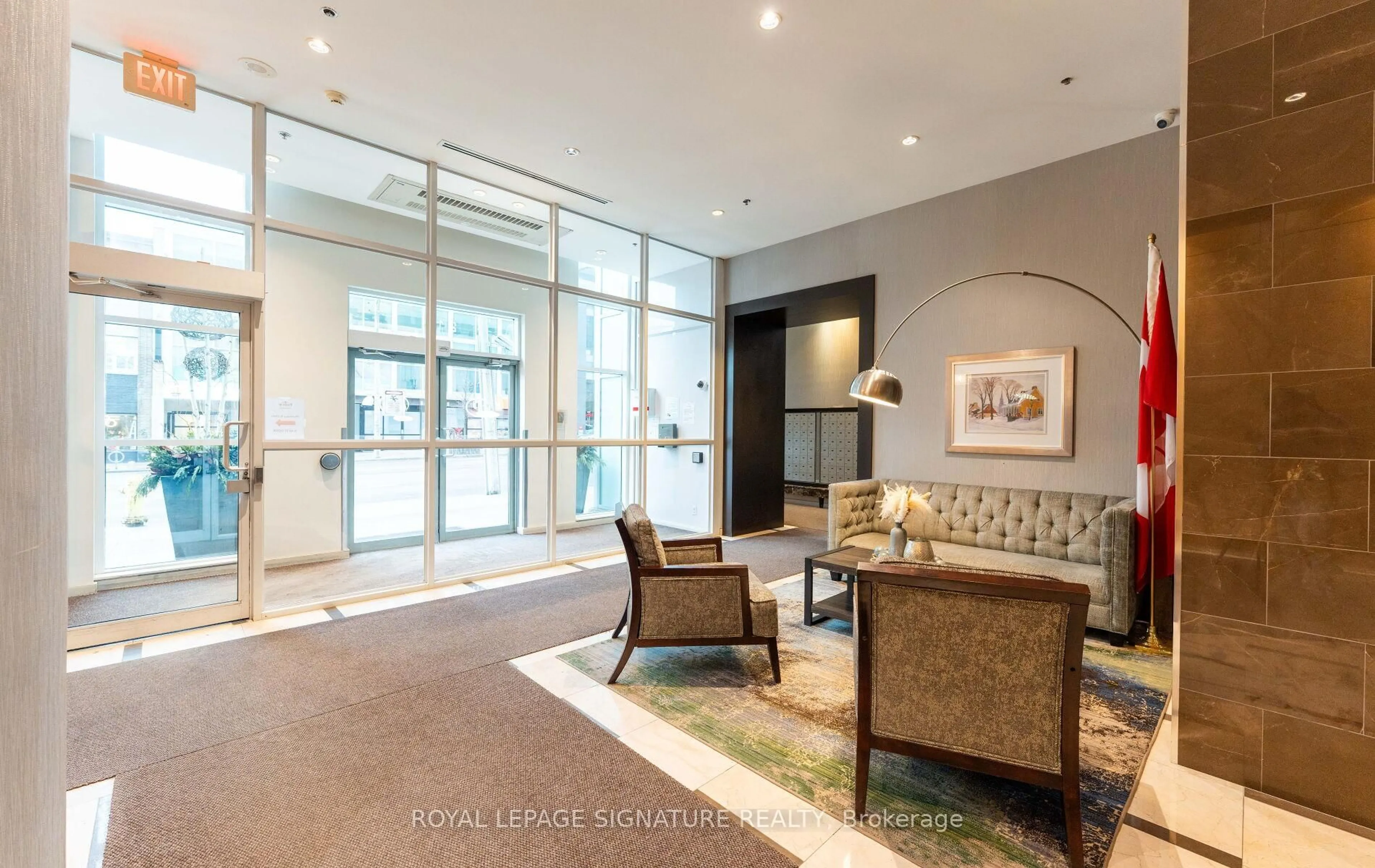Indoor foyer for 212 Eglinton Ave #1411, Toronto Ontario M4P 0A3