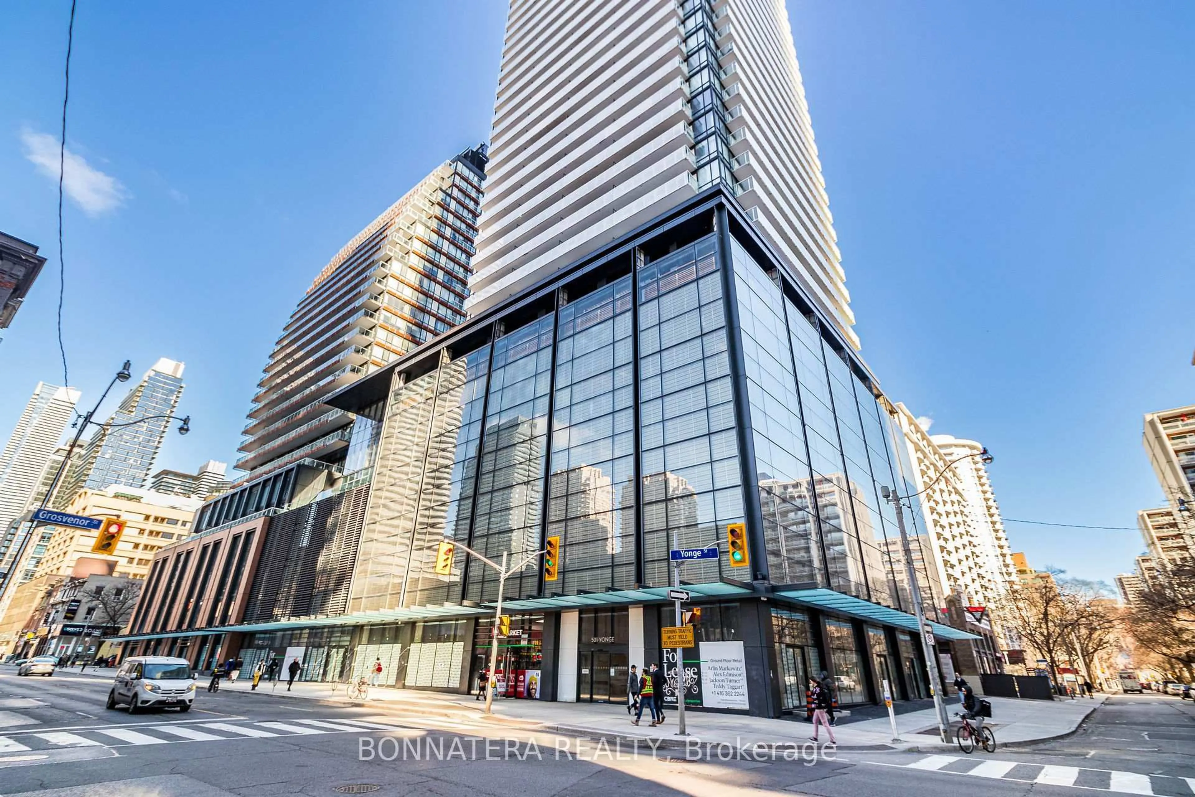 Indoor foyer for 501 Yonge St #2313, Toronto Ontario M4Y 0G8