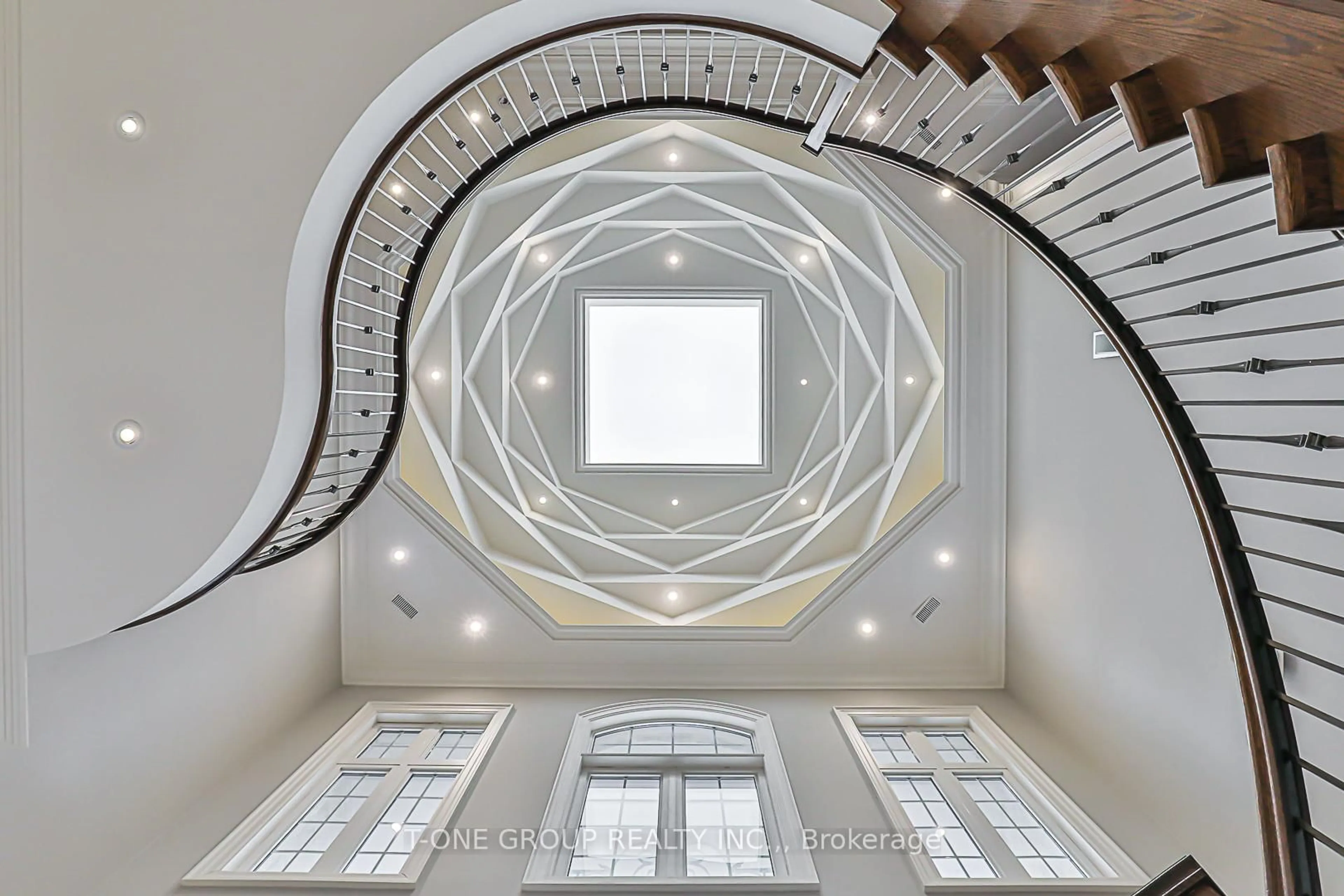 Indoor foyer for 49 Pheasant Rd, Toronto Ontario M2M 3H1