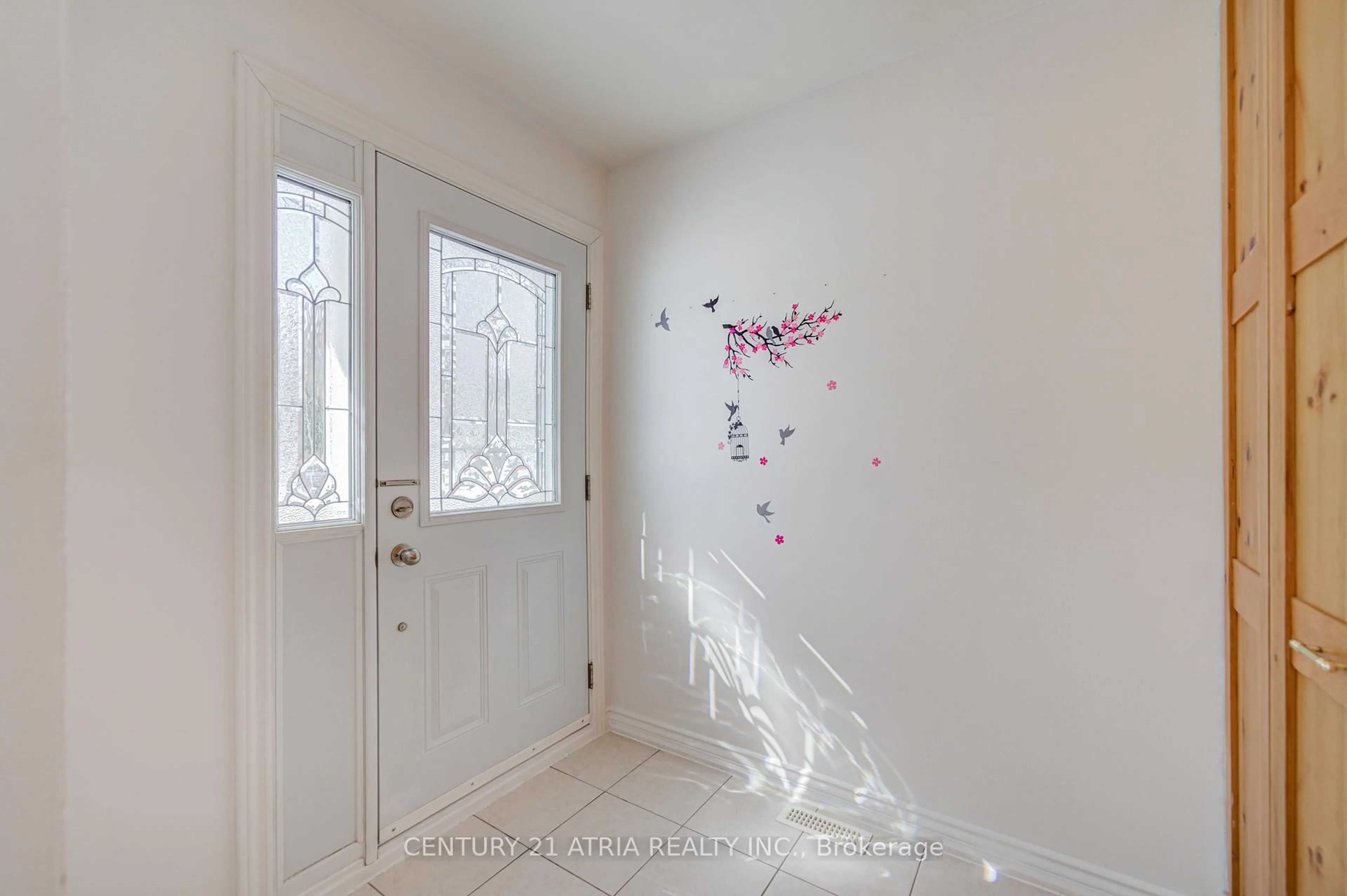 Indoor entryway for 154 Freshmeadow Dr, Toronto Ontario M2H 2R1