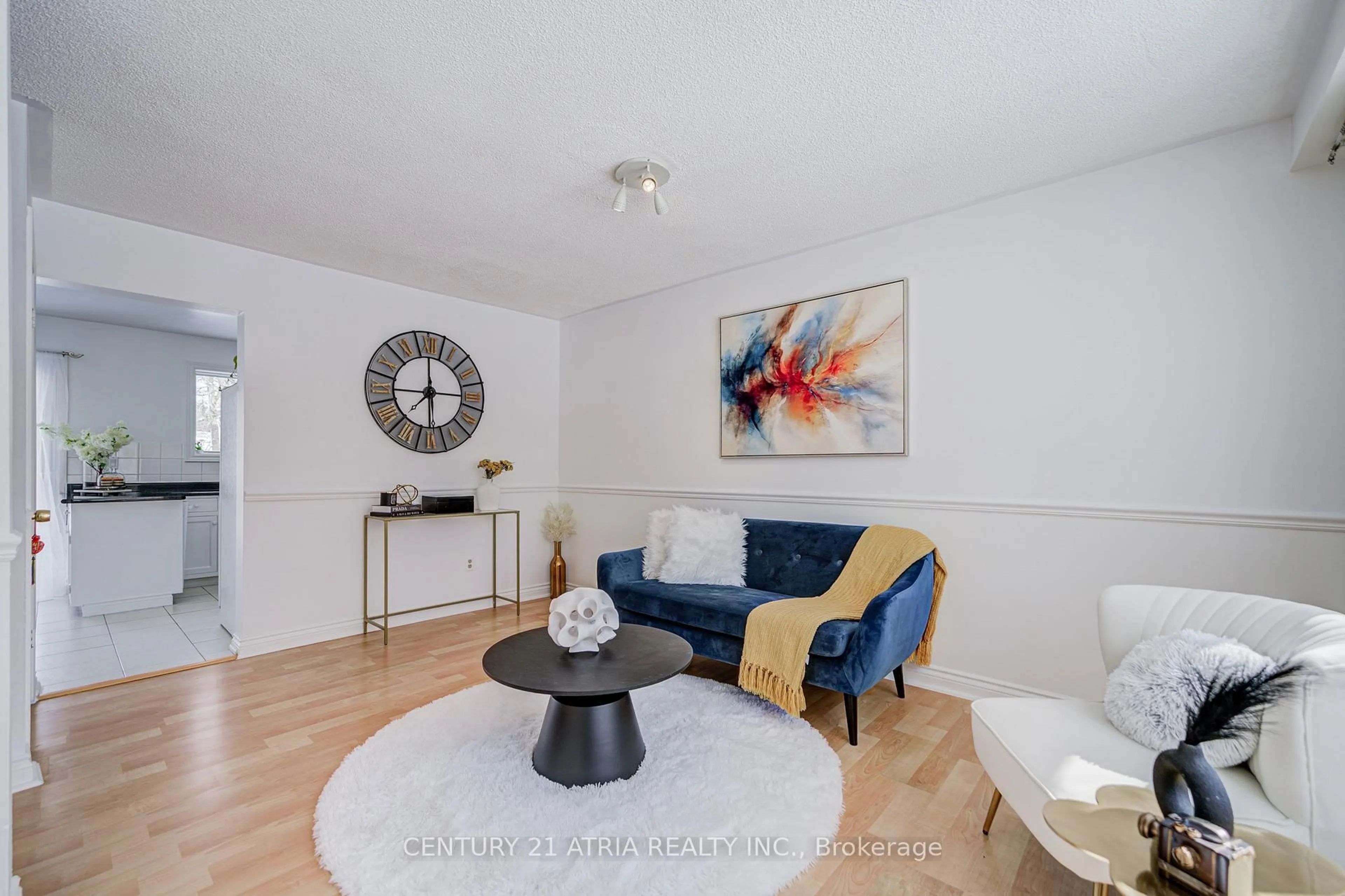 Living room with furniture, wood/laminate floor for 154 Freshmeadow Dr, Toronto Ontario M2H 2R1