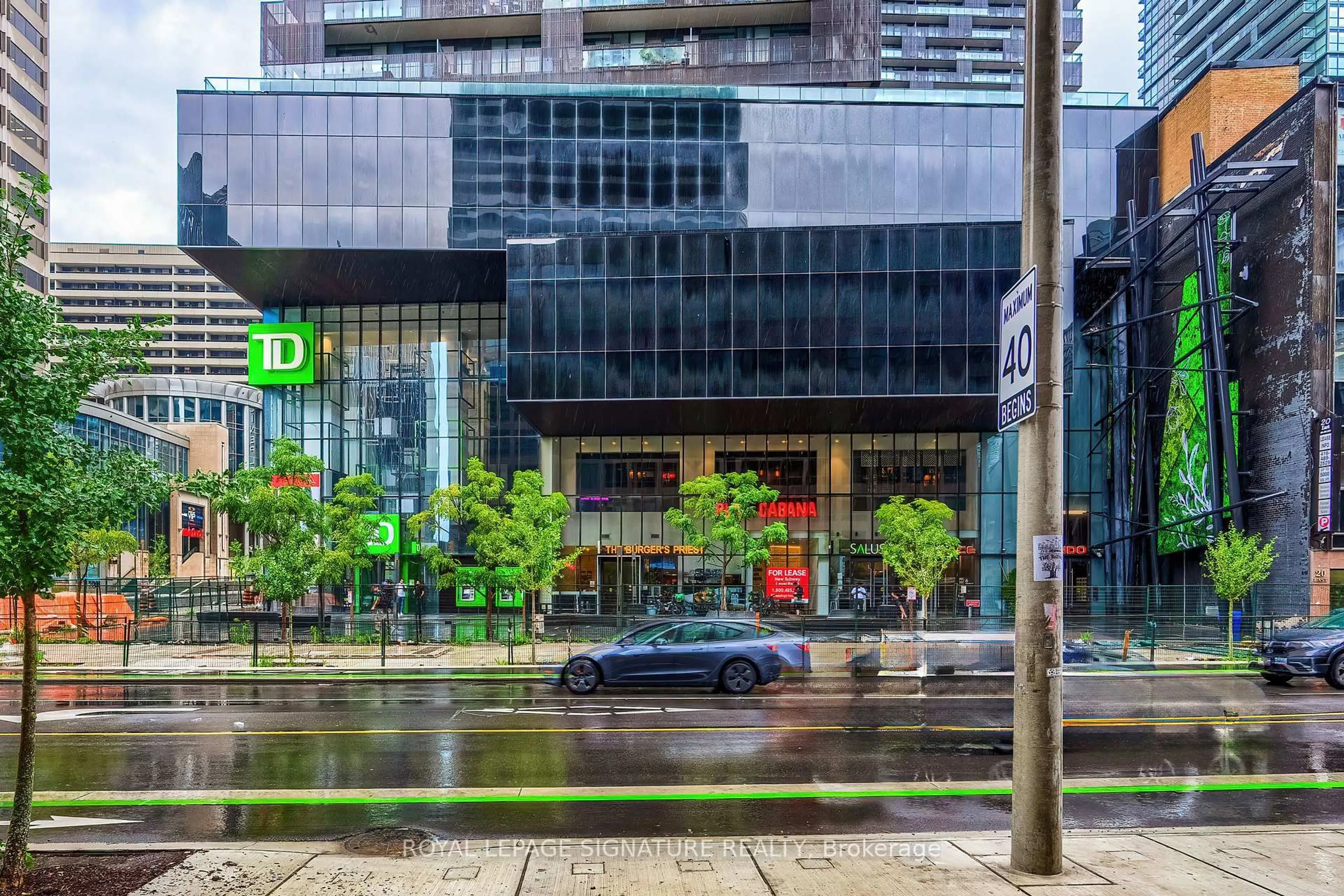 Lobby for 8 Eglinton Ave #2705, Toronto Ontario M4P 0C1