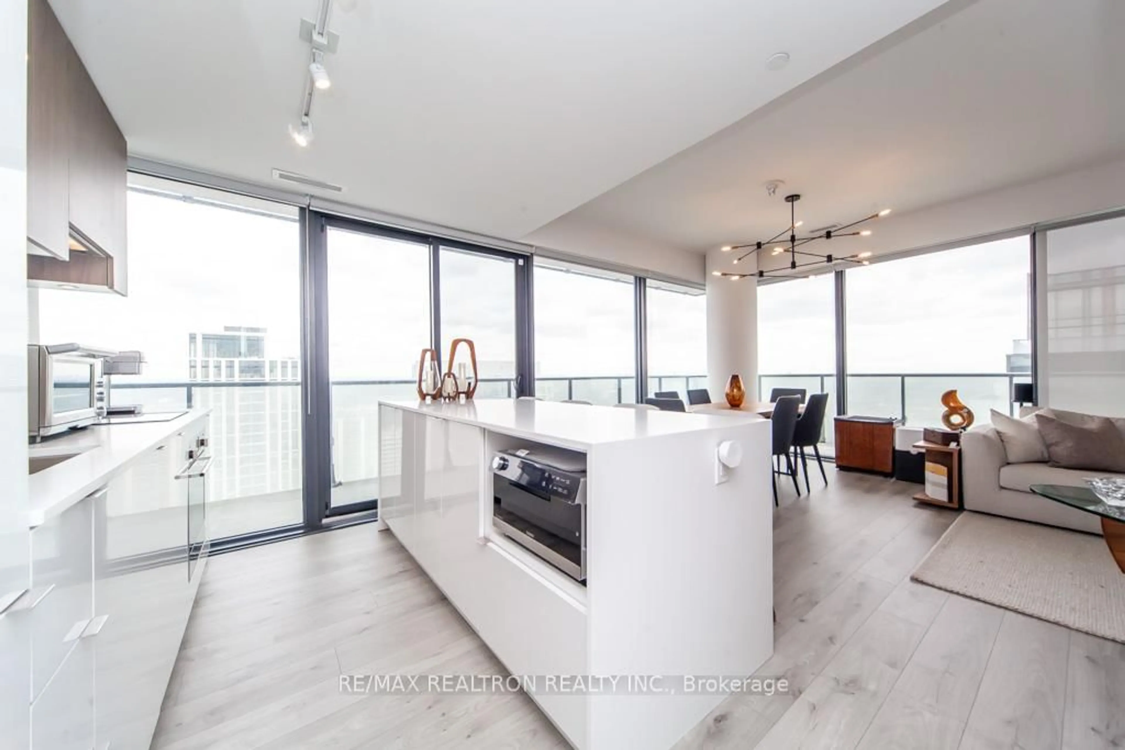 Open concept kitchen, unknown for 161 Roehampton Ave #4004, Toronto Ontario M4P 0C8