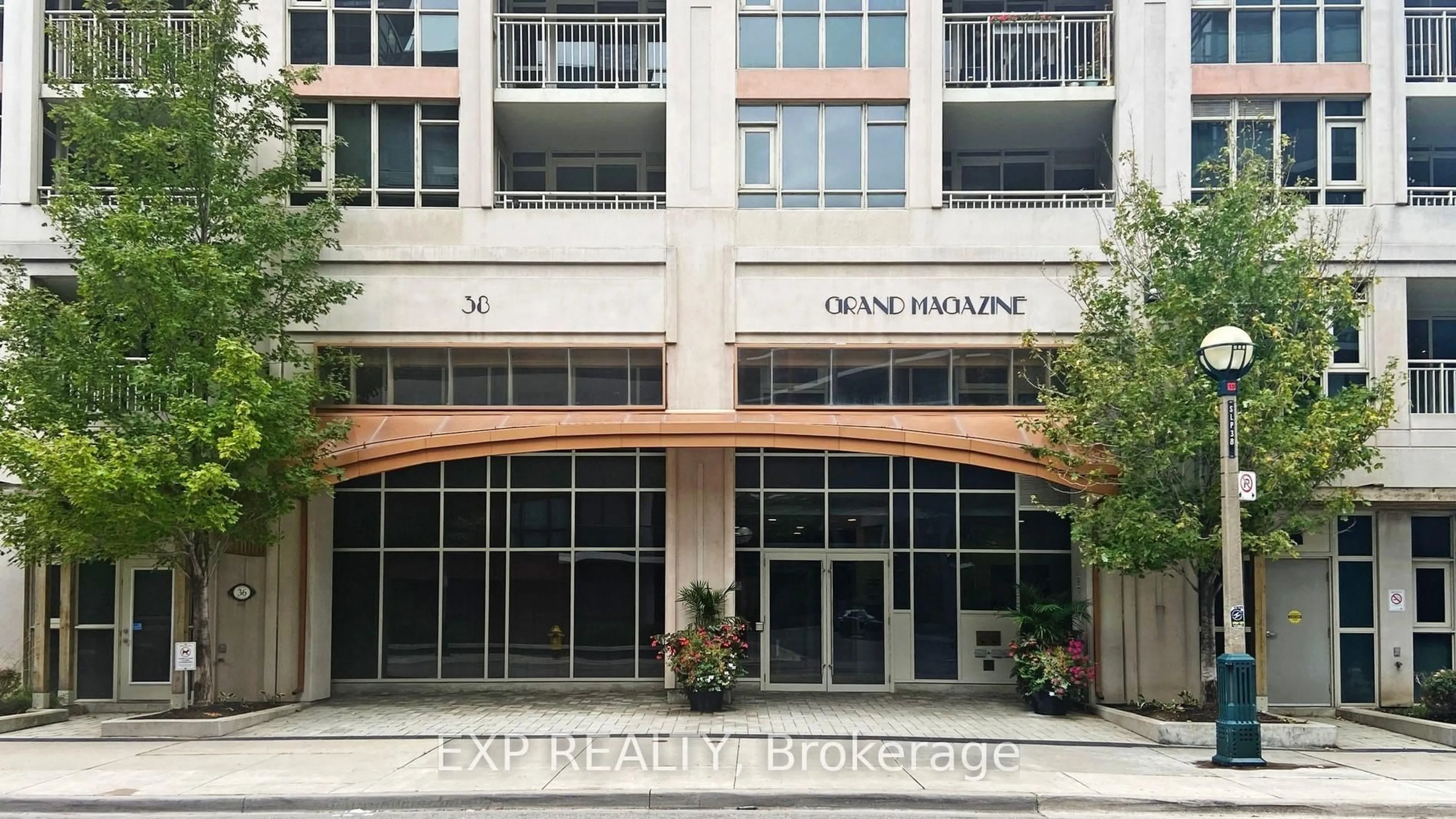 Indoor foyer for 38 Grand Magazine St #2028, Toronto Ontario M5V 0C2