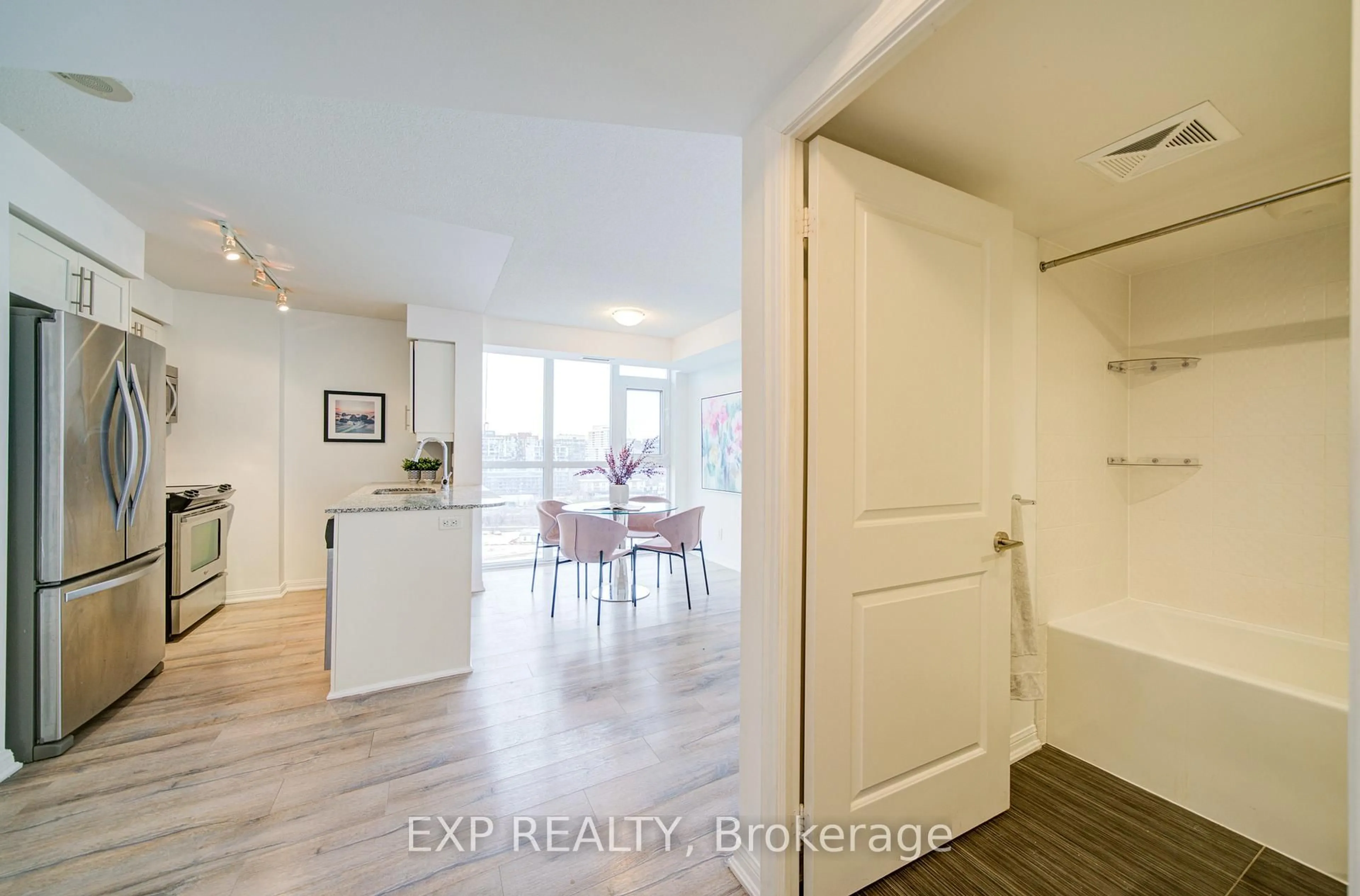 Indoor entryway for 38 Grand Magazine St #2028, Toronto Ontario M5V 0C2