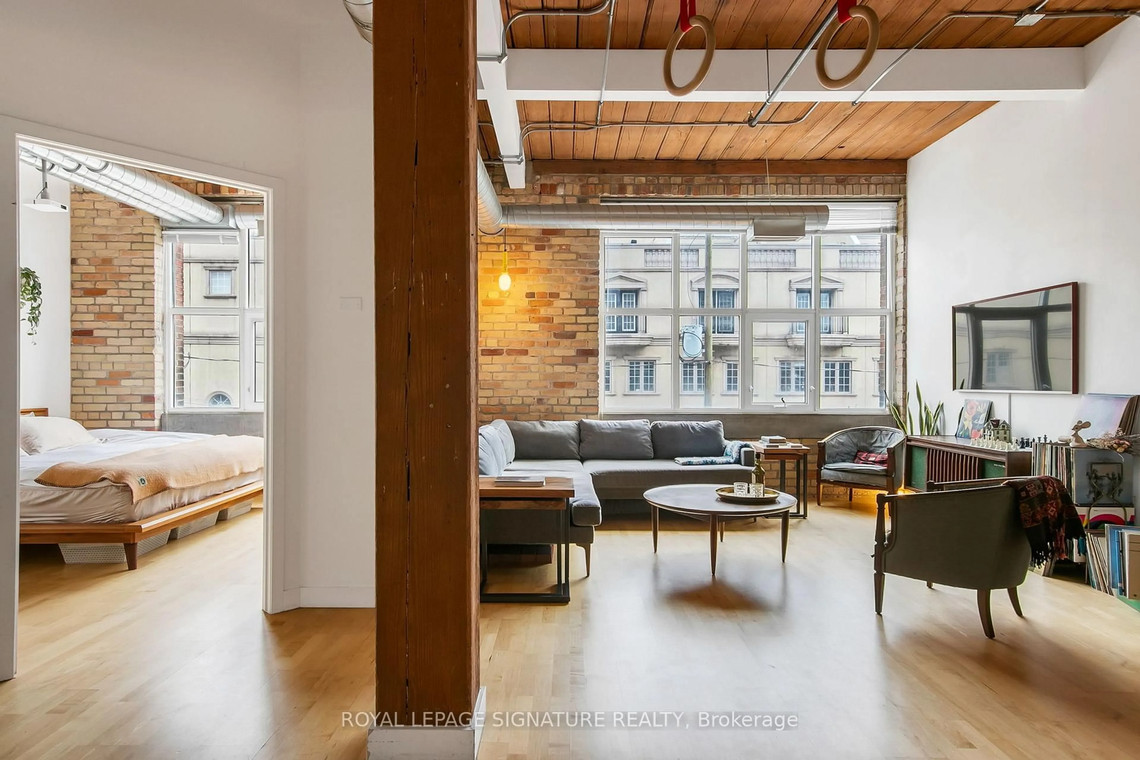 Unknown for 955 Queen St #316, Toronto Ontario M6J 3X5