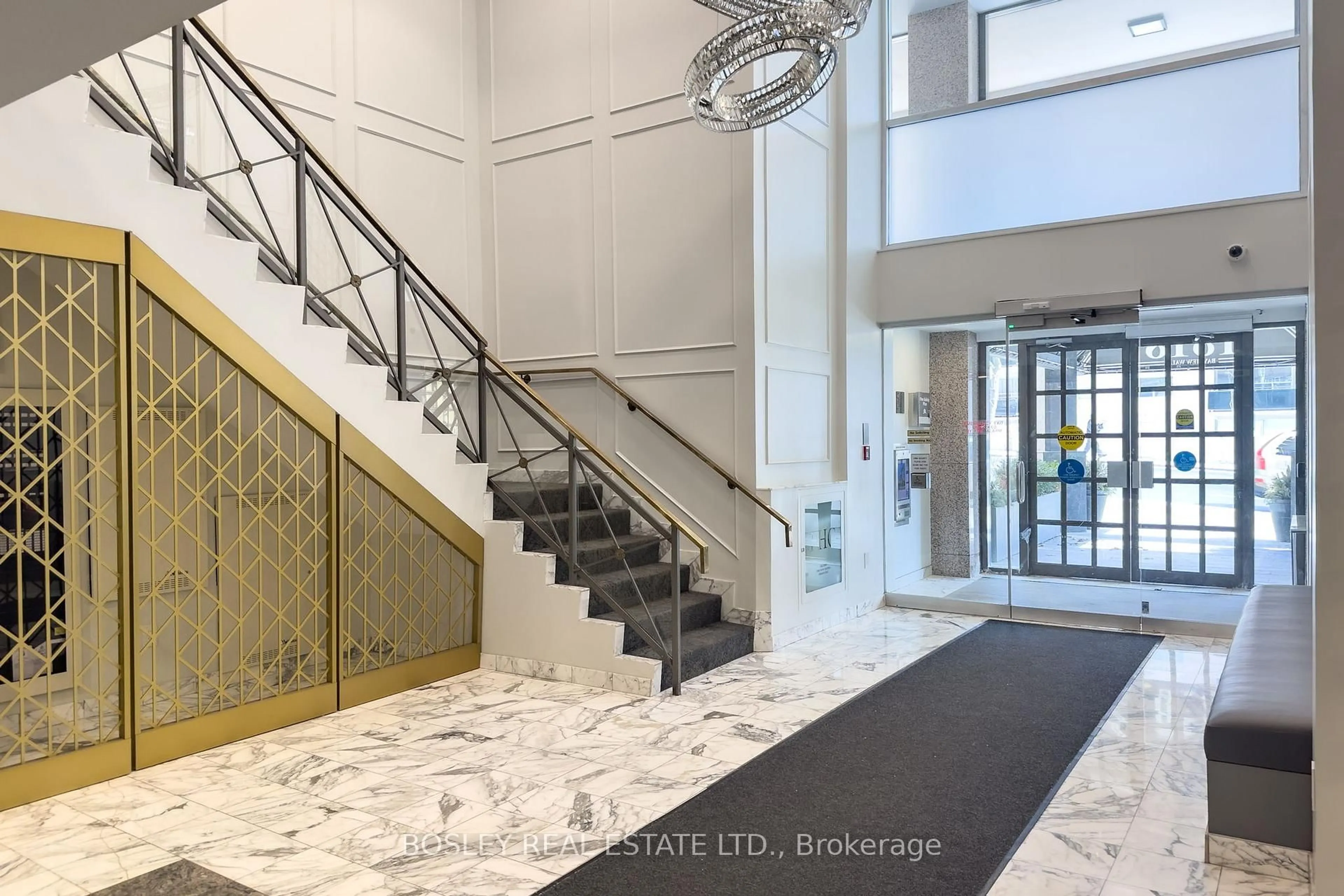 Indoor foyer for 1818 Bayview Ave #405, Toronto Ontario M4G 3C7