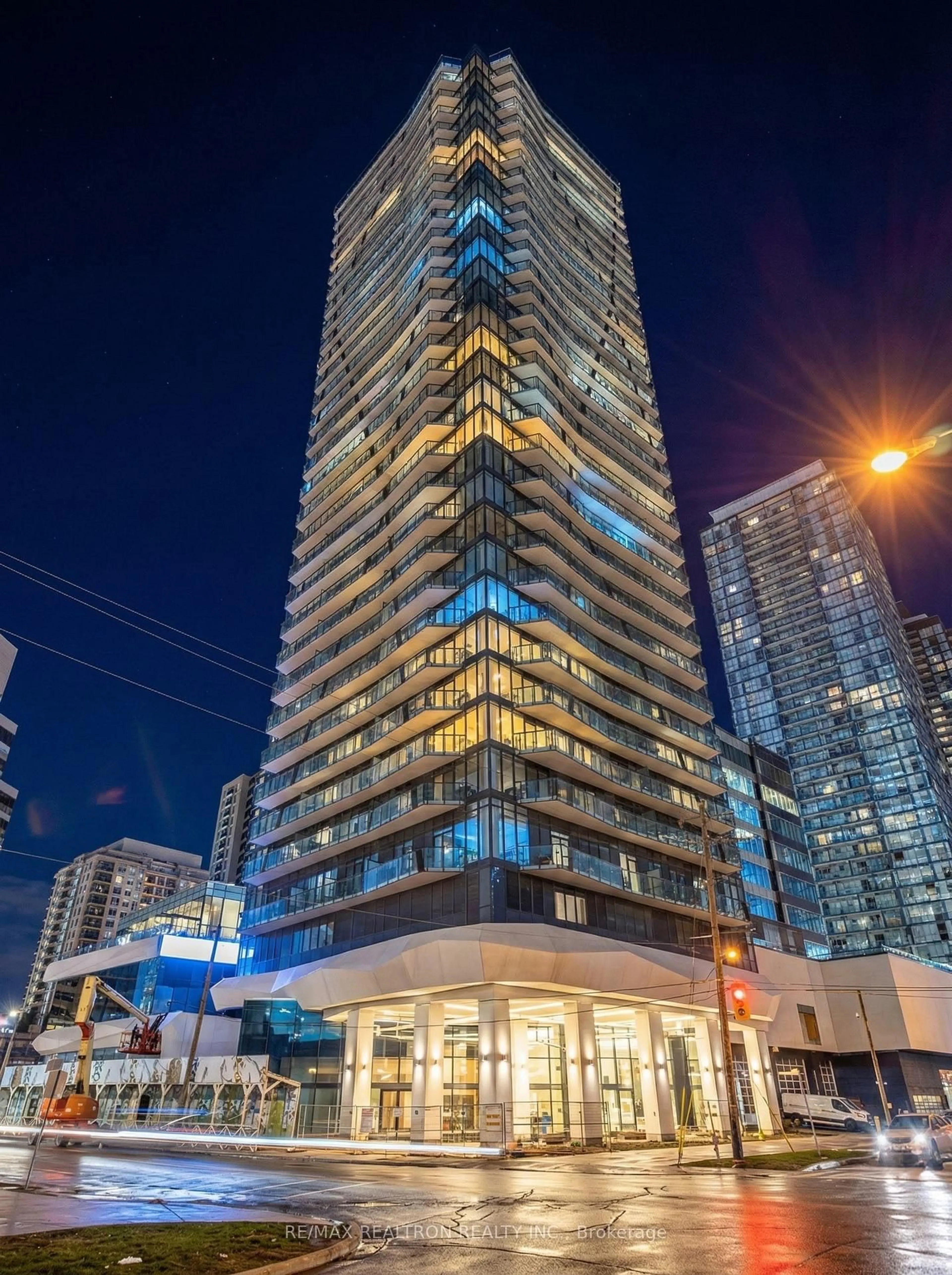 Indoor foyer for 15 Ellerslie Ave #2611, Toronto Ontario M2N 0L7