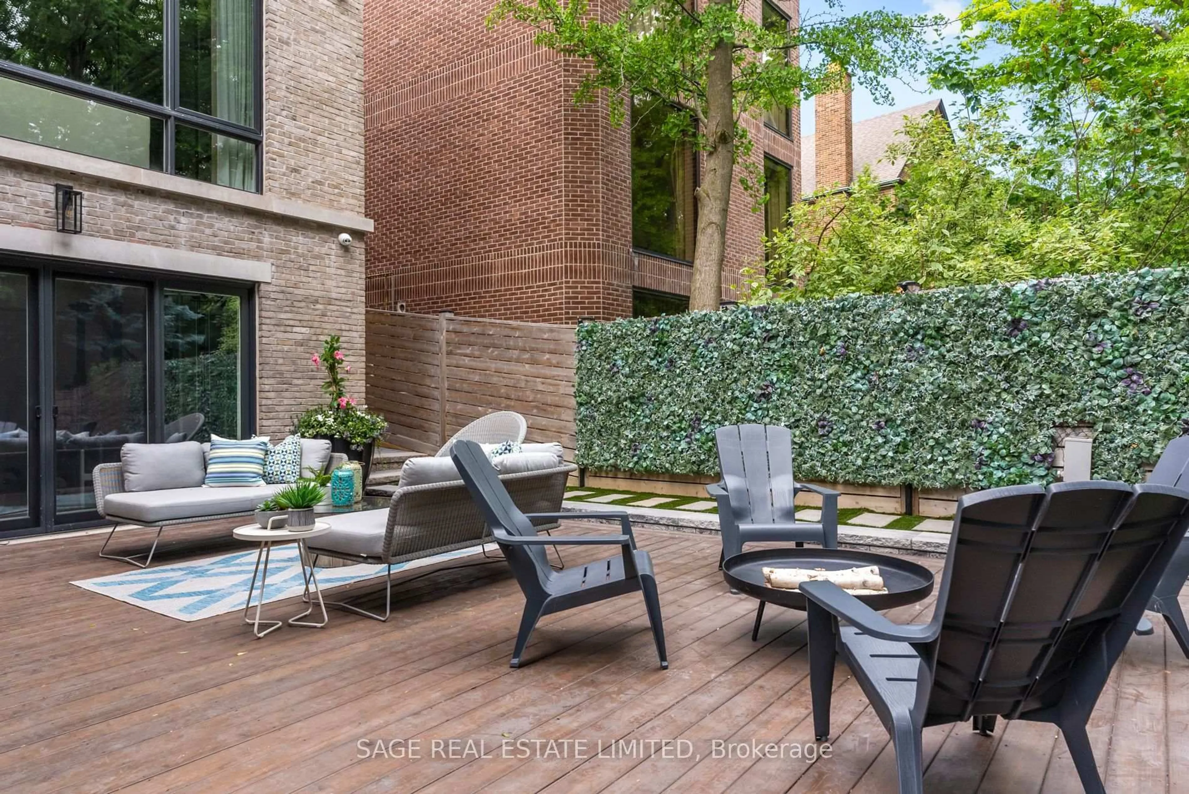 Patio, street for 11 Ridgewood Rd, Toronto Ontario M5P 1T4