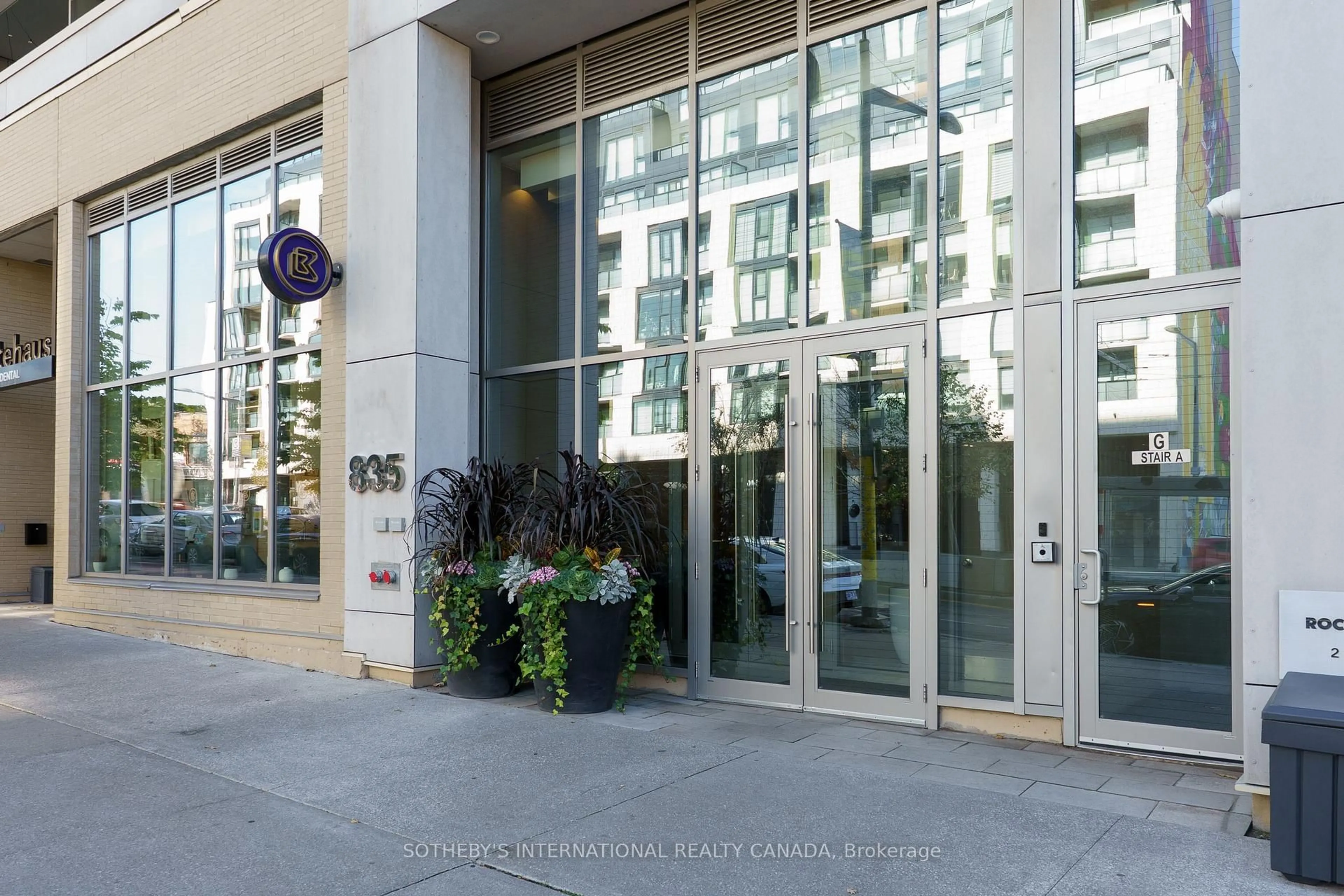 Indoor foyer for 835 St Clair Ave #707, Toronto Ontario M6C 0A8