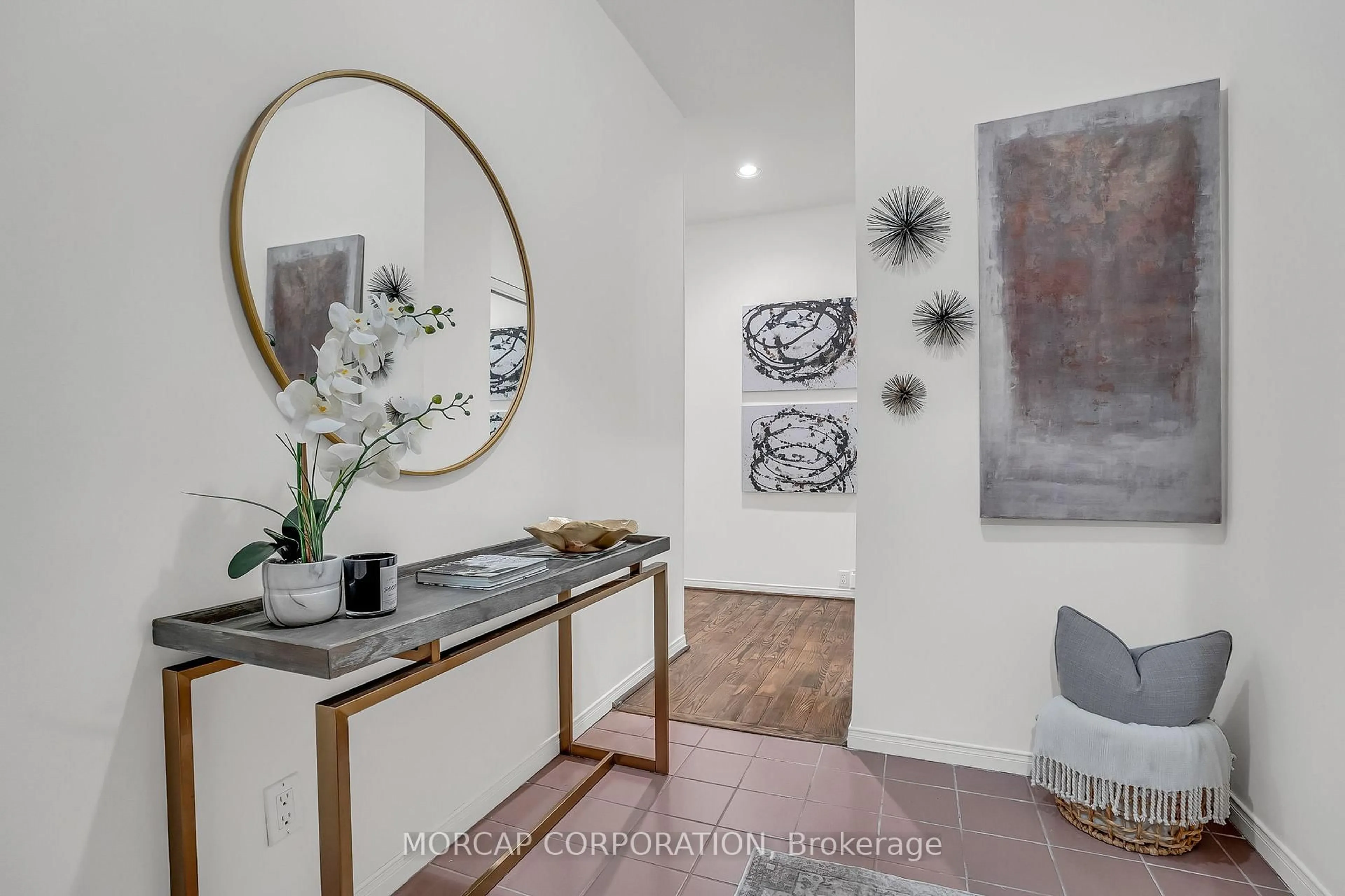 Indoor entryway for 600 Eglinton Ave #109, Toronto Ontario M4P 1P3