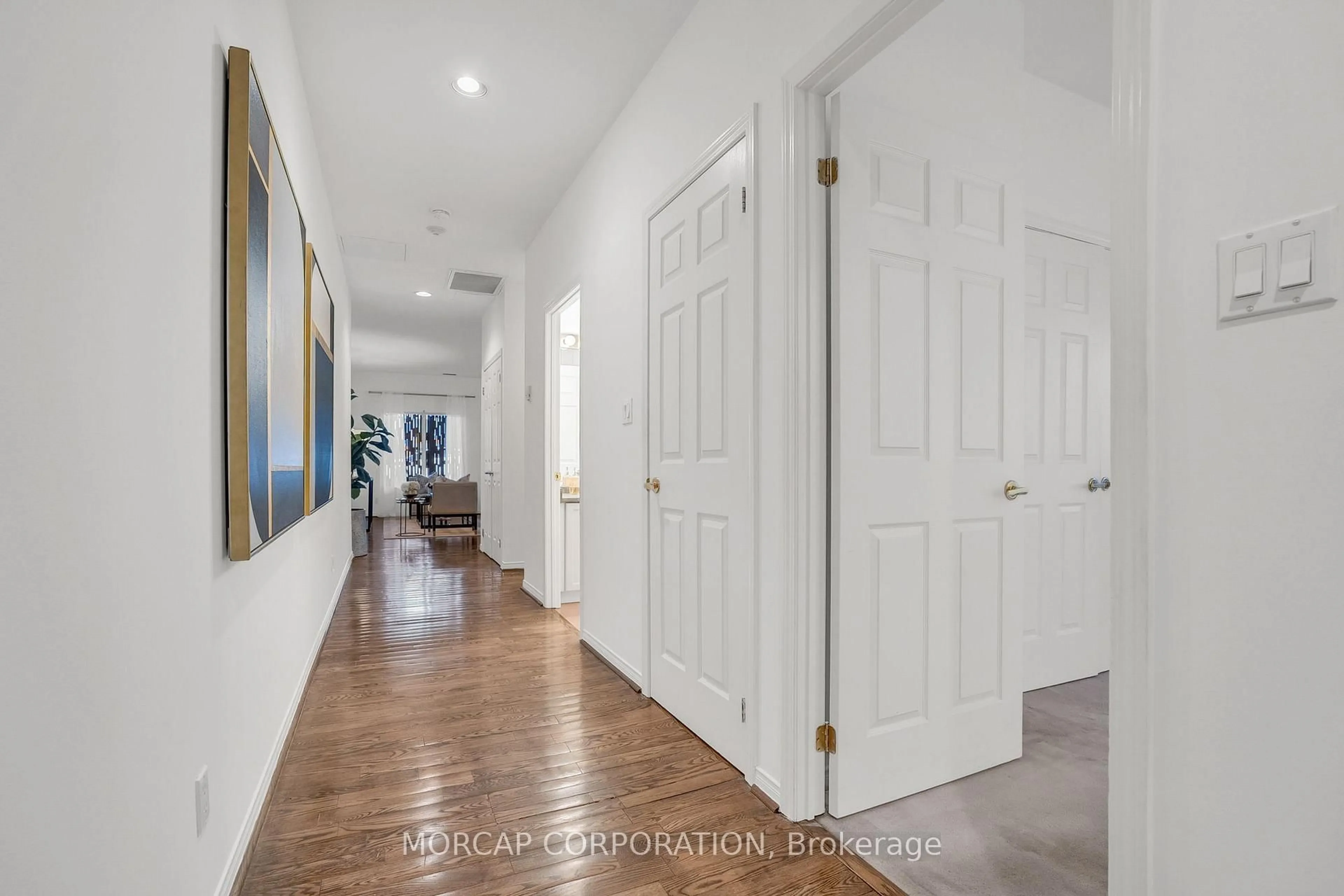 Indoor entryway for 600 Eglinton Ave #109, Toronto Ontario M4P 1P3