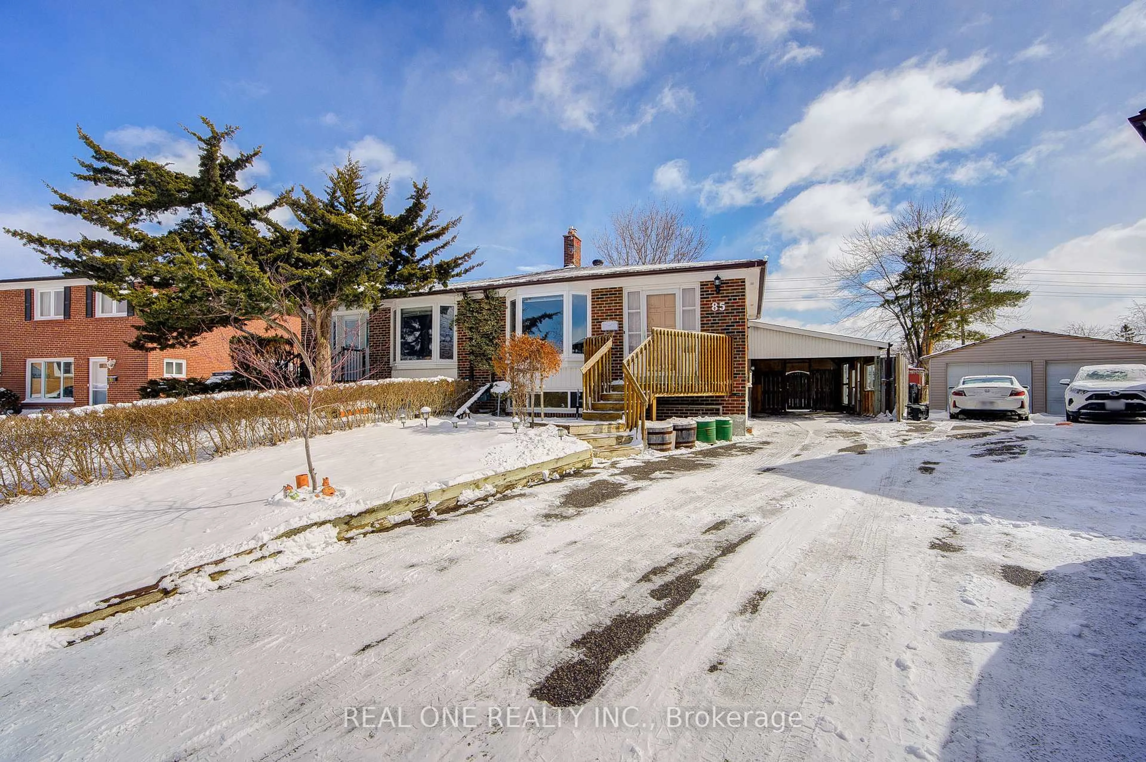 A pic from outside/outdoor area/front of a property/back of a property/a pic from drone, street for 85 Clydesdale Dr, Toronto Ontario M2J 3N3