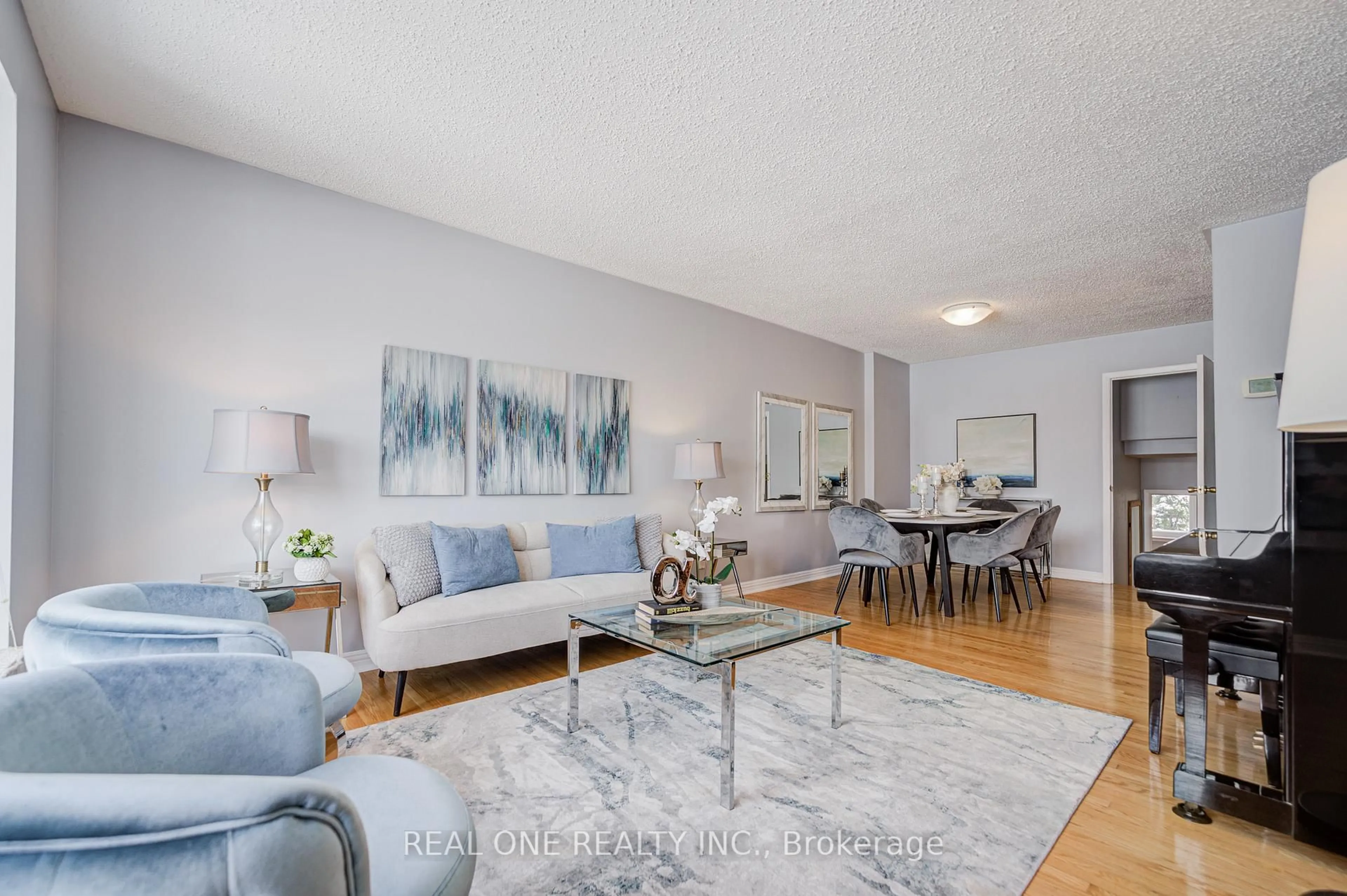 Living room with furniture, unknown for 85 Clydesdale Dr, Toronto Ontario M2J 3N3