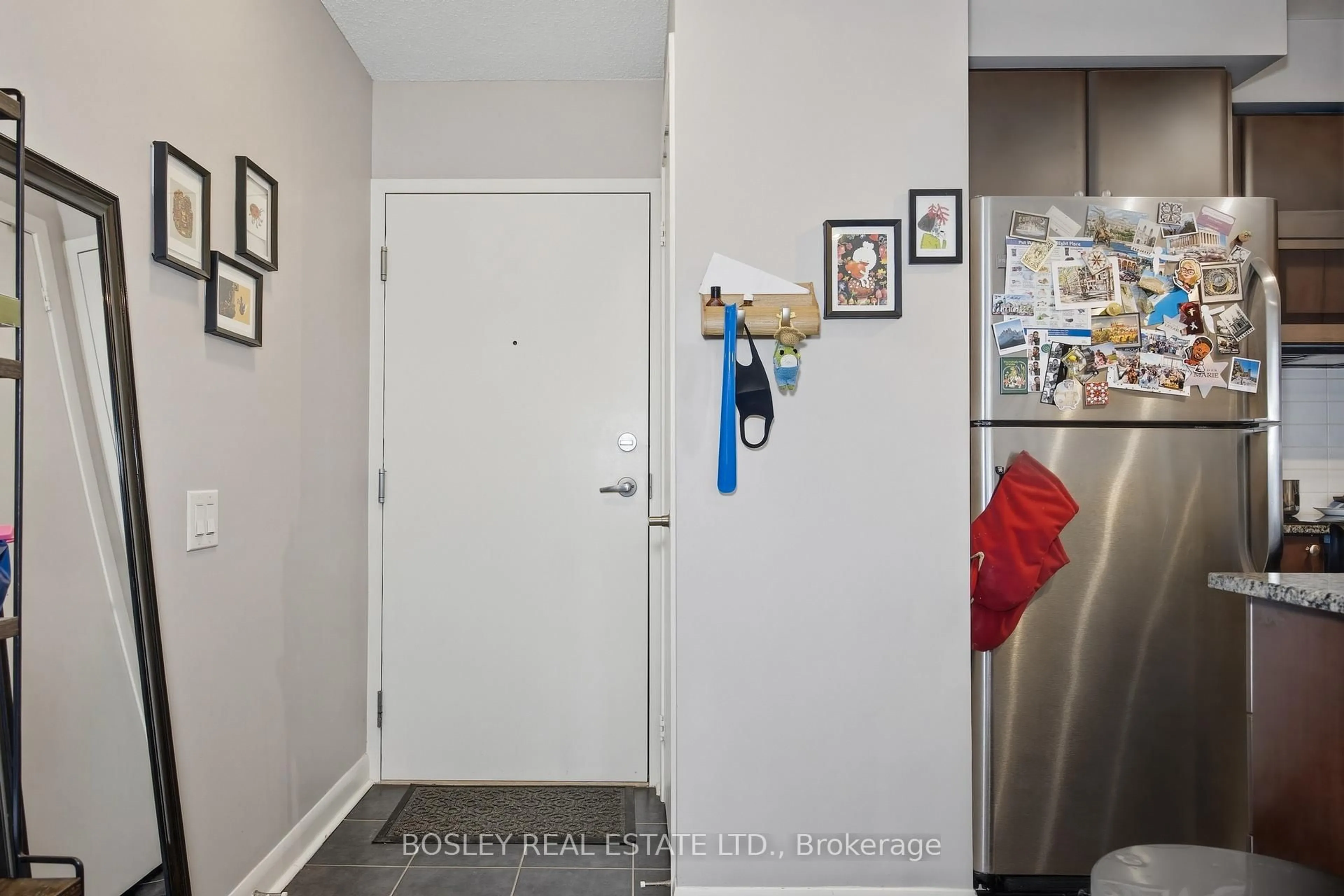 Indoor entryway for 525 Wilson Ave #633, Toronto Ontario M3H 0A7