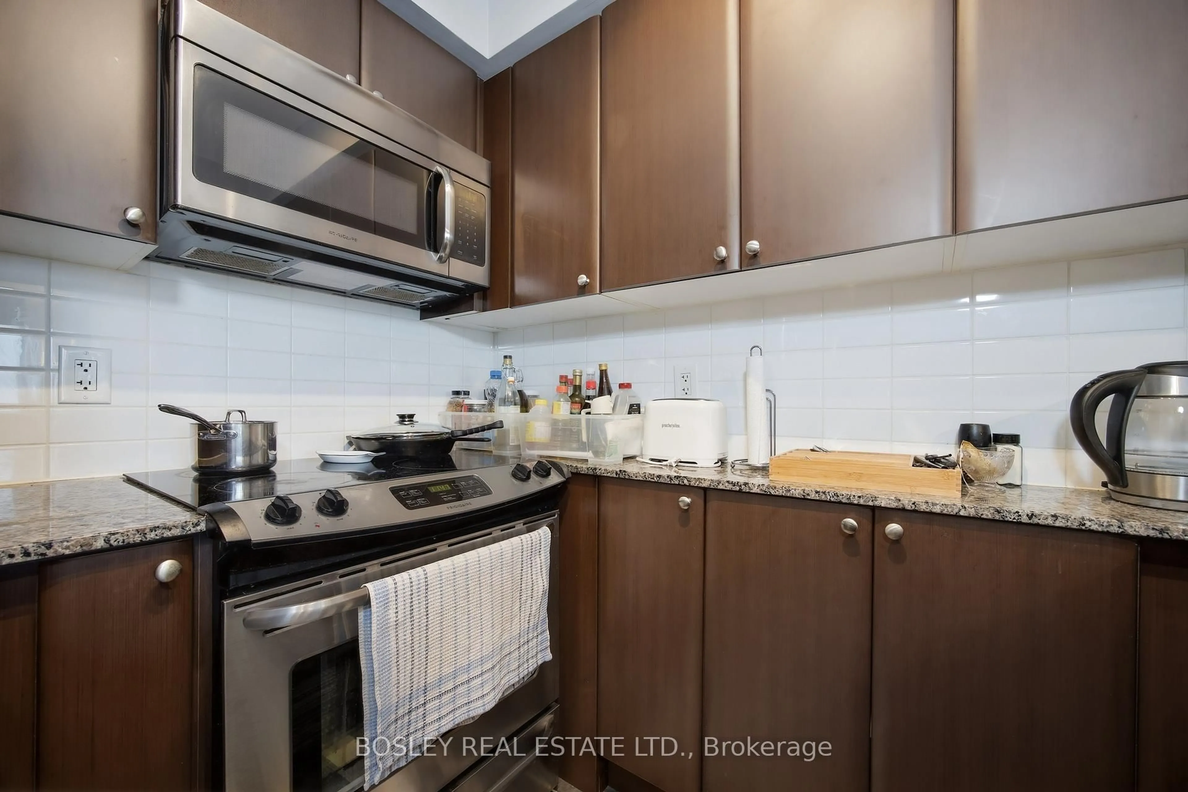 Standard kitchen, unknown for 525 Wilson Ave #633, Toronto Ontario M3H 0A7