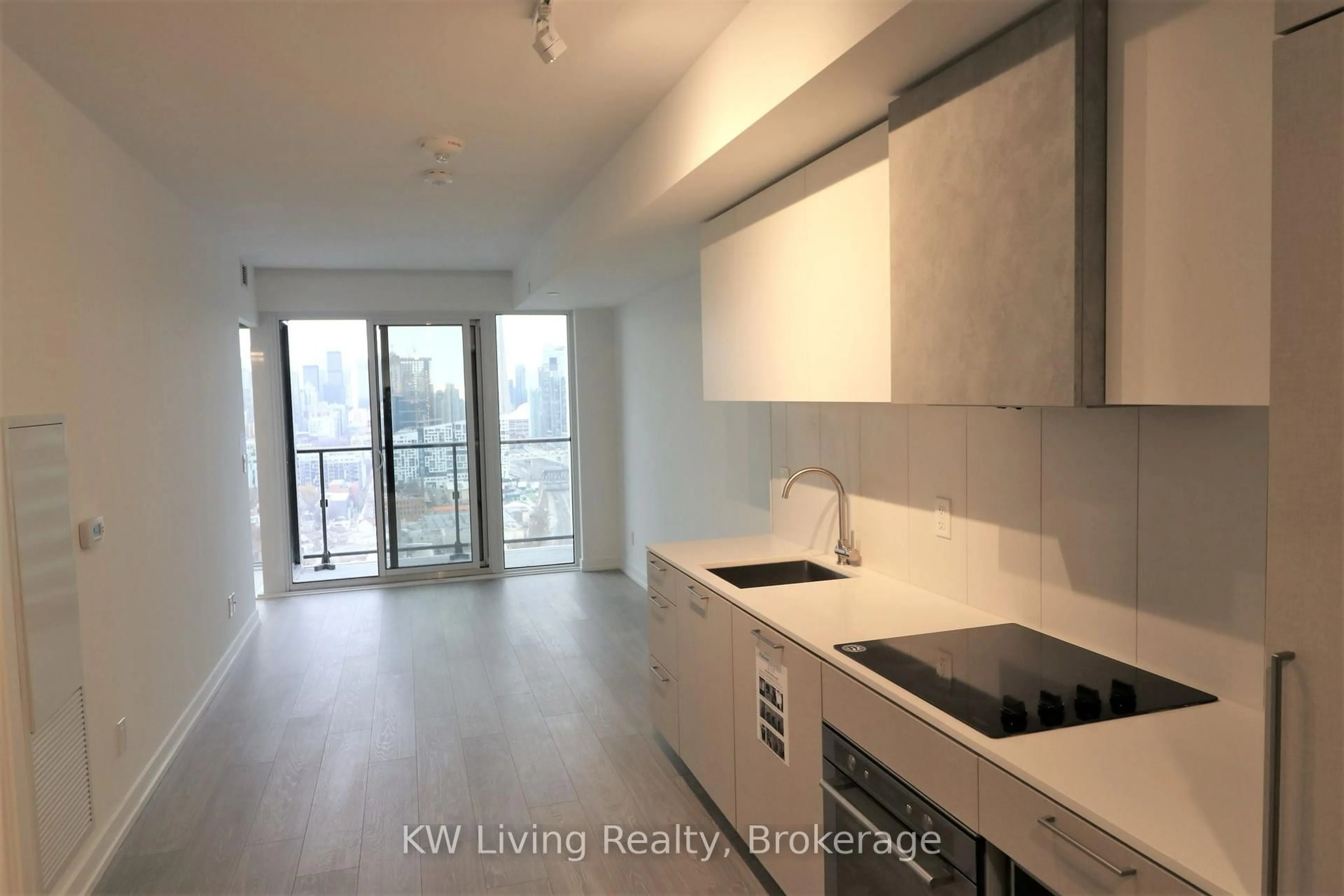 Standard kitchen, unknown for 19 Western Battery Rd #3120, Toronto Ontario M6K 0E3